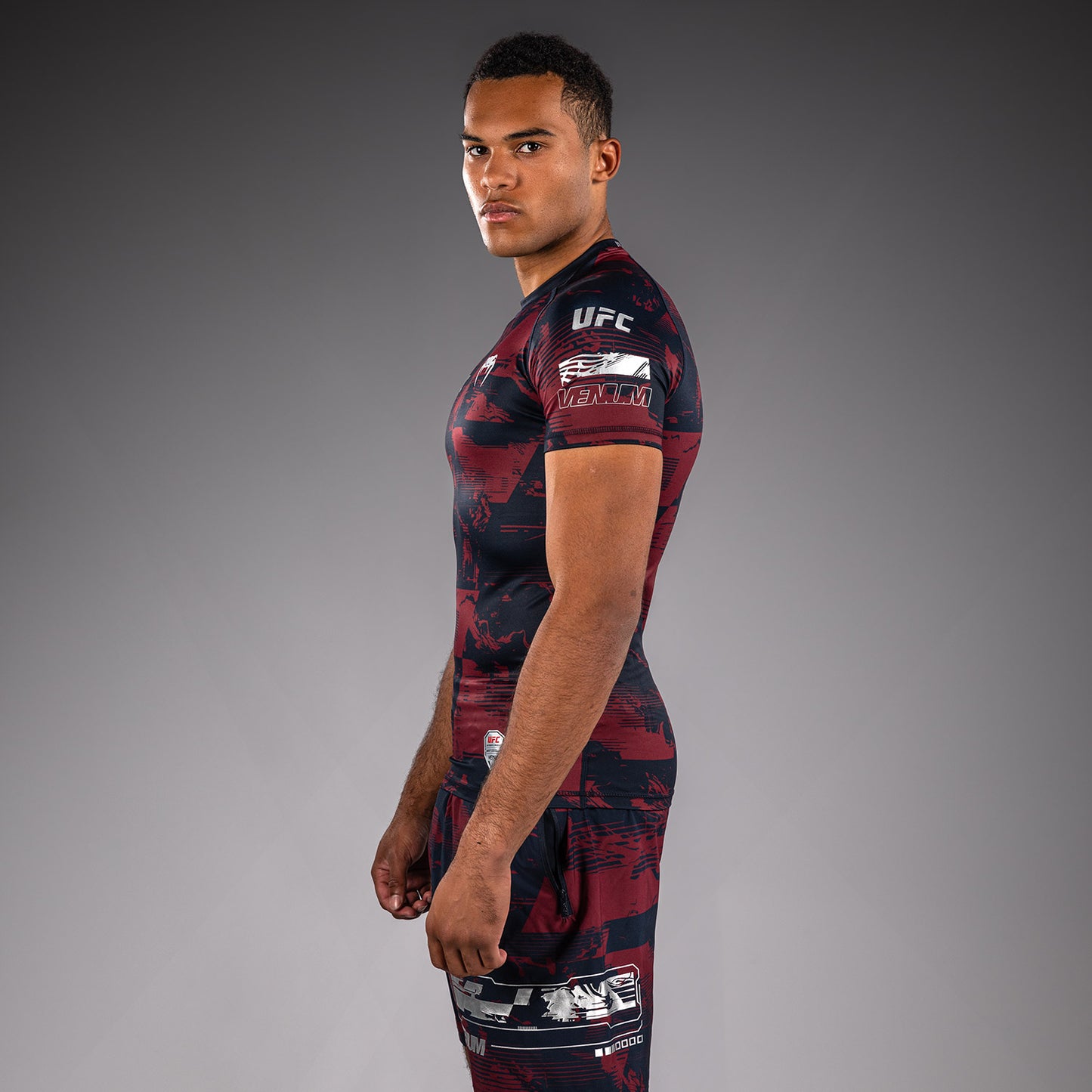 Rashguard manches courtes Performance Homme UFC Zenith by Venum Authentic Fight Week - Bleu marine/Bordeaux/Argent