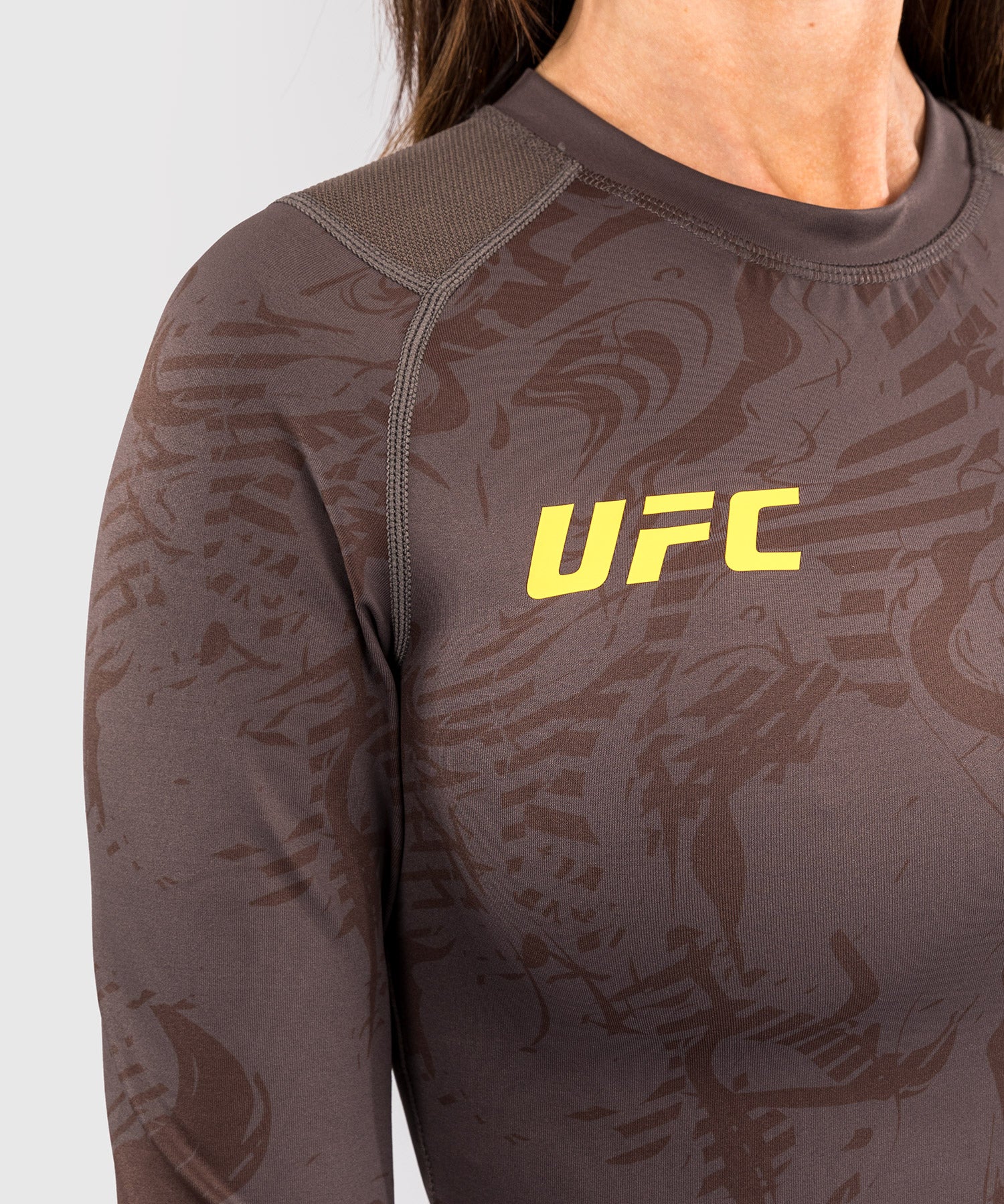 Rashguard Performance à Manches Longues pour Femmes UFC Fusion by Venum Fight Week - Marron Terrestre - product-type_T-Shirts de Compression