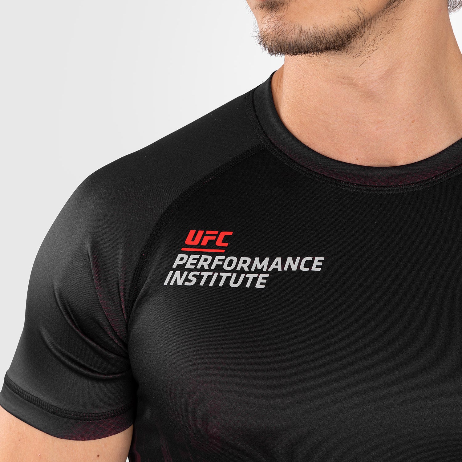 Rashguard à manches courtes pour hommes UFC Venum Performance Institute 2.0 - Noir/Rouge - product-type_T-Shirts de Compression