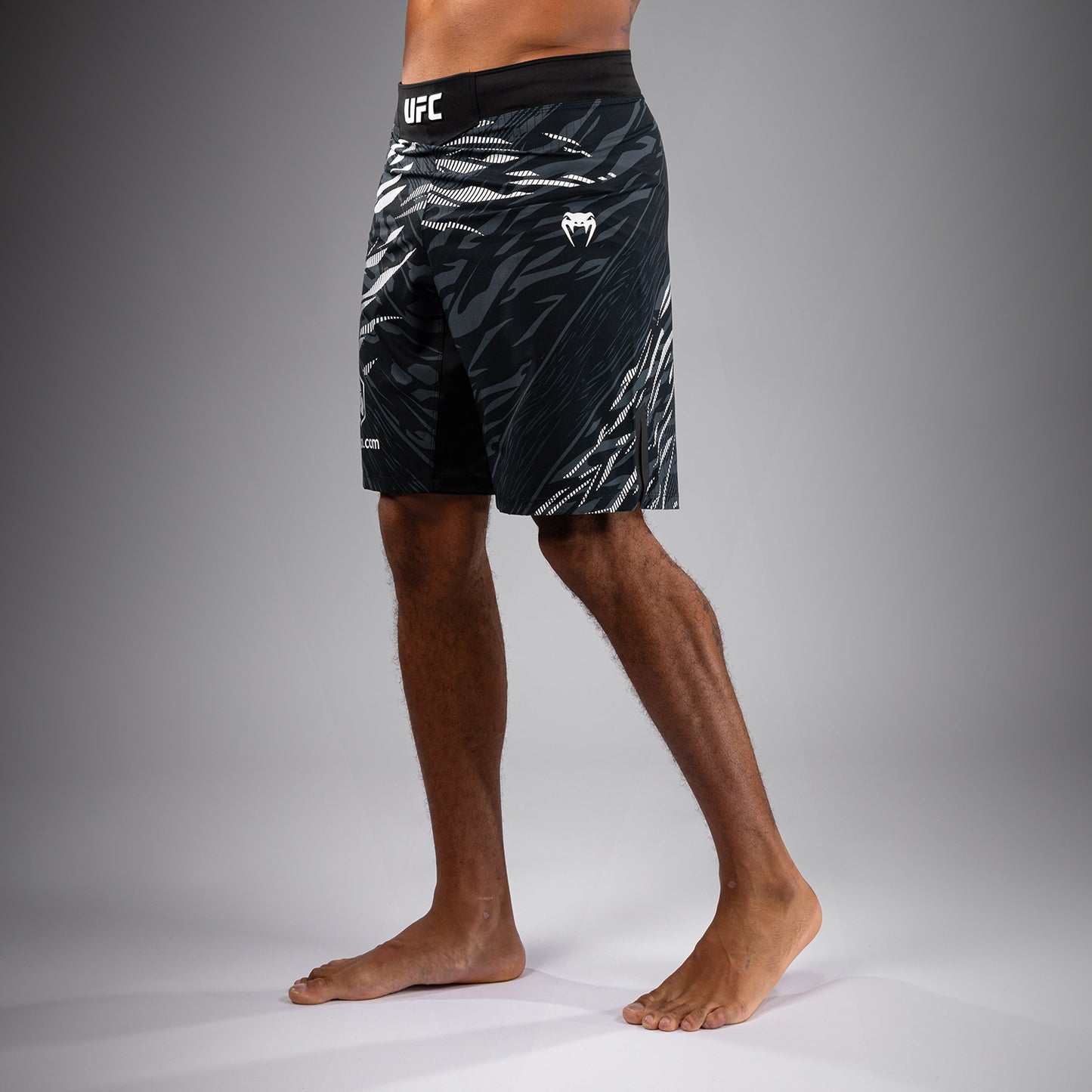 Shorts de Combat pour Hommes UFC Fusion by Venum Authentic Fight Night - Coupe Longue - Noir - product-type_Shorts de MMA