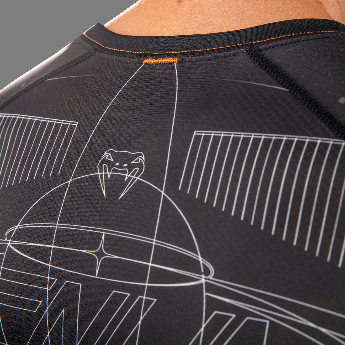 Rashguard Manches Courtes Venum Eclipse – Noir/Ivoire - product-type_T-Shirts de Compression