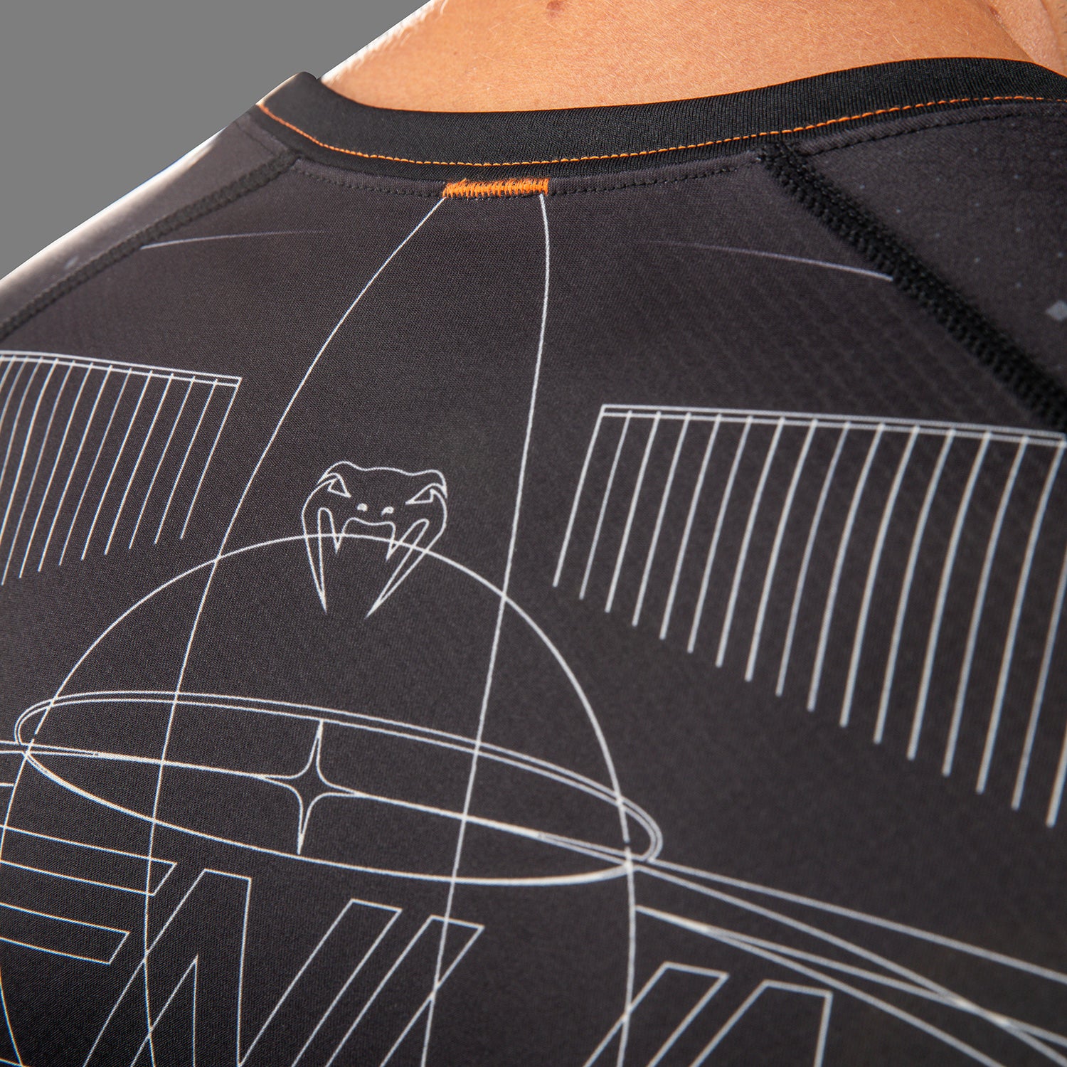 Rashguard Manches Courtes Venum Eclipse – Noir/Ivoire - product-type_T-Shirts de Compression