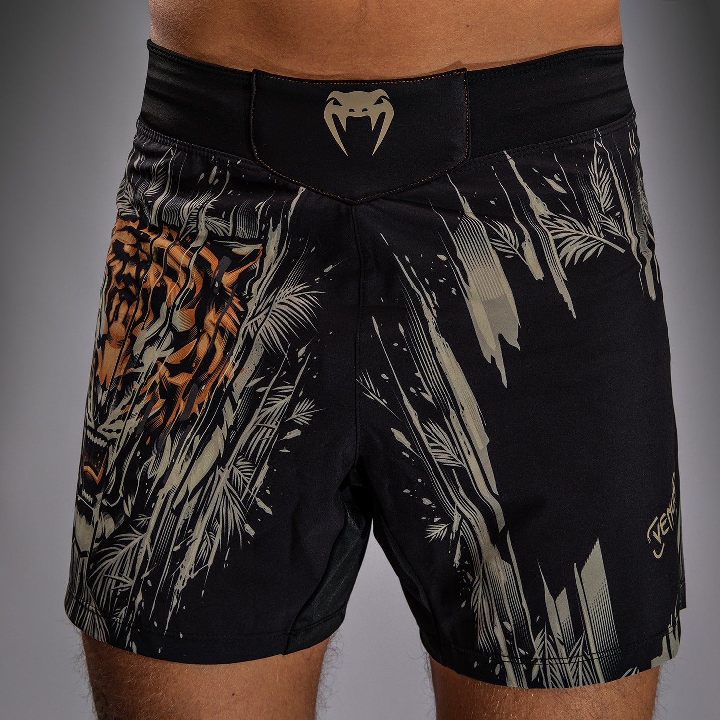Short de Combat Venum Tiger pour Hommes - Noir/Orange Néon - product-type_Shorts de MMA