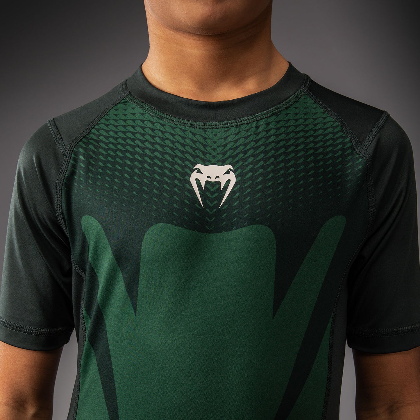 Rashguard Manches Courtes Enfant Venum Attack - Vert Forêt/ Blanc Cassé - product-type_T-Shirts de Compression