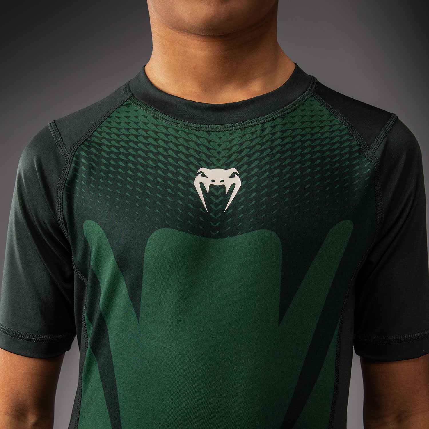Rashguard Manches Courtes Enfant Venum Attack - Vert Forêt/ Blanc Cassé - product-type_T-Shirts de Compression