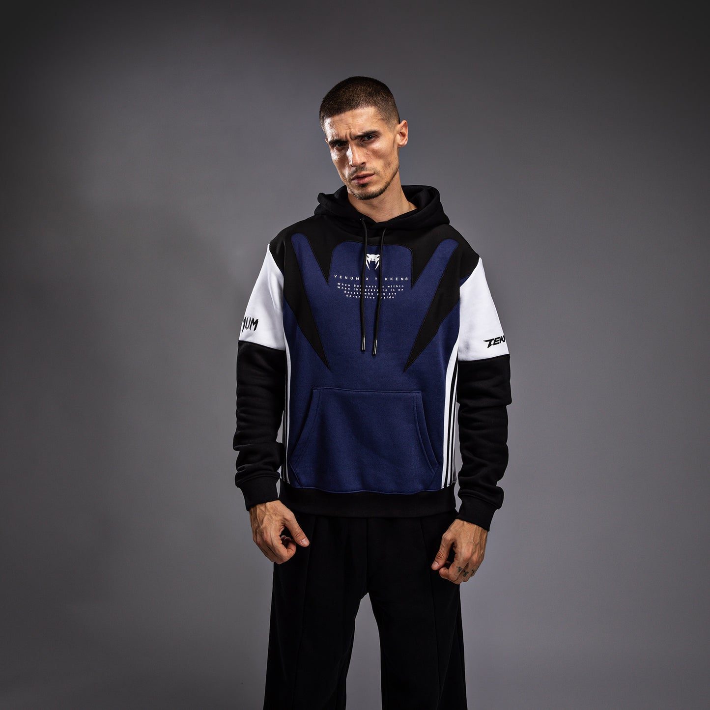 Sweatshirt à capuche Venum x TEKKEN 8 - Jin Kazama - Bleu/Noir/Blanc - product-type_Sweatshirts