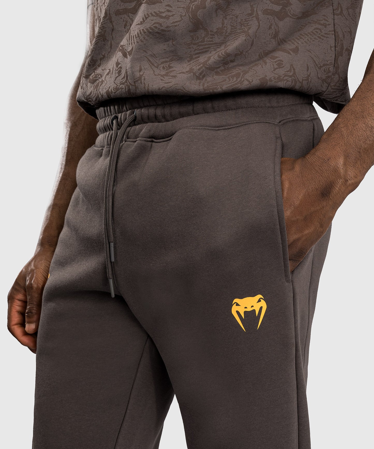 Pantalon en Coton pour Hommes UFC Fusion by Venum Fight Week - Marron Terrestre - product-type_Pantalons de jogging