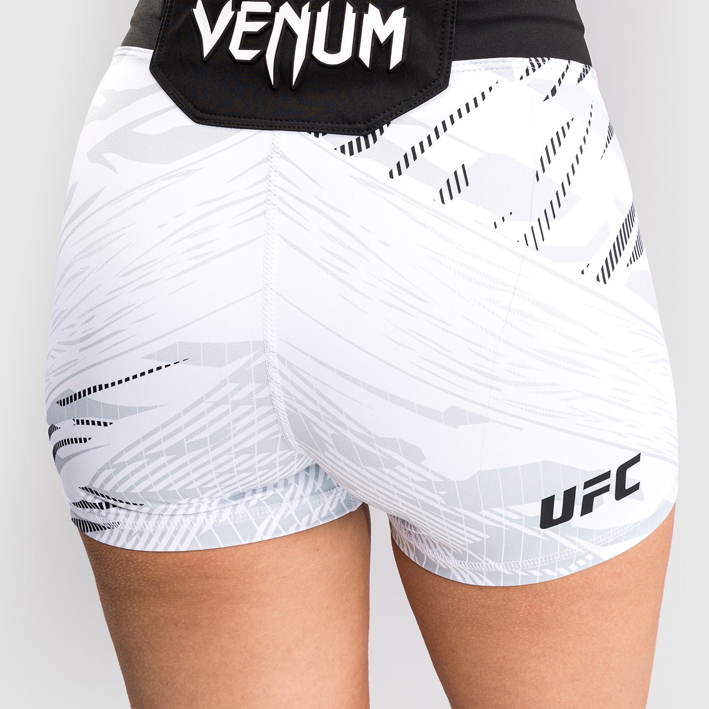 Short de compression pour Femmes UFC Fusion by Venum Authentic Fight Night - Coupe Courte - Blanc - product-type_Shorts de compression