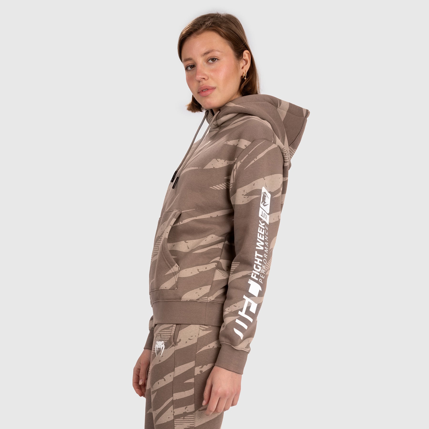 Sweatshirt À Capuche pour Femmes UFC Adrenaline by Venum Fight Week - Desert Camo - product-type_Sweatshirts