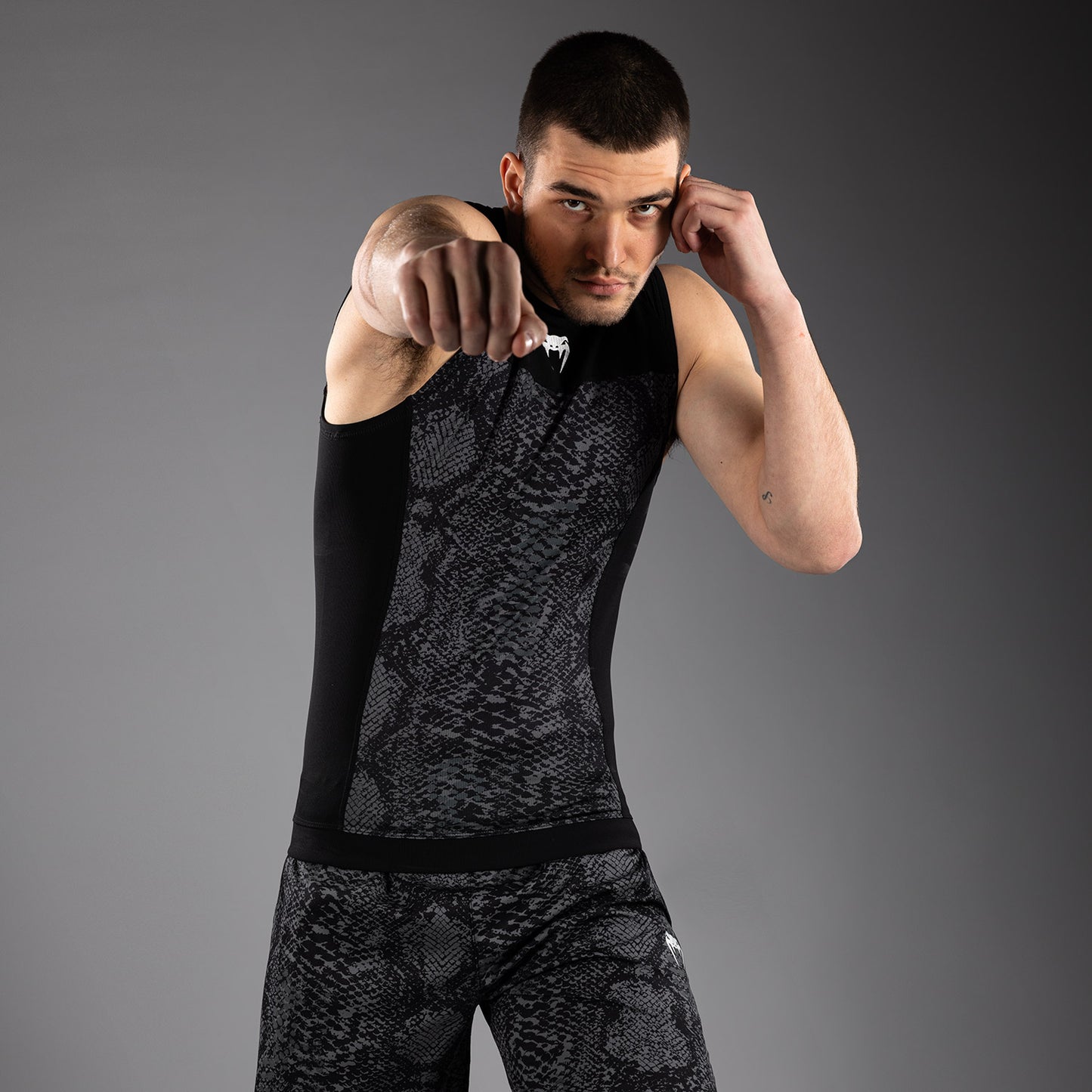 Rashguard Sans Manches Venum G-Fit Scales – Noir/Gris Charbon