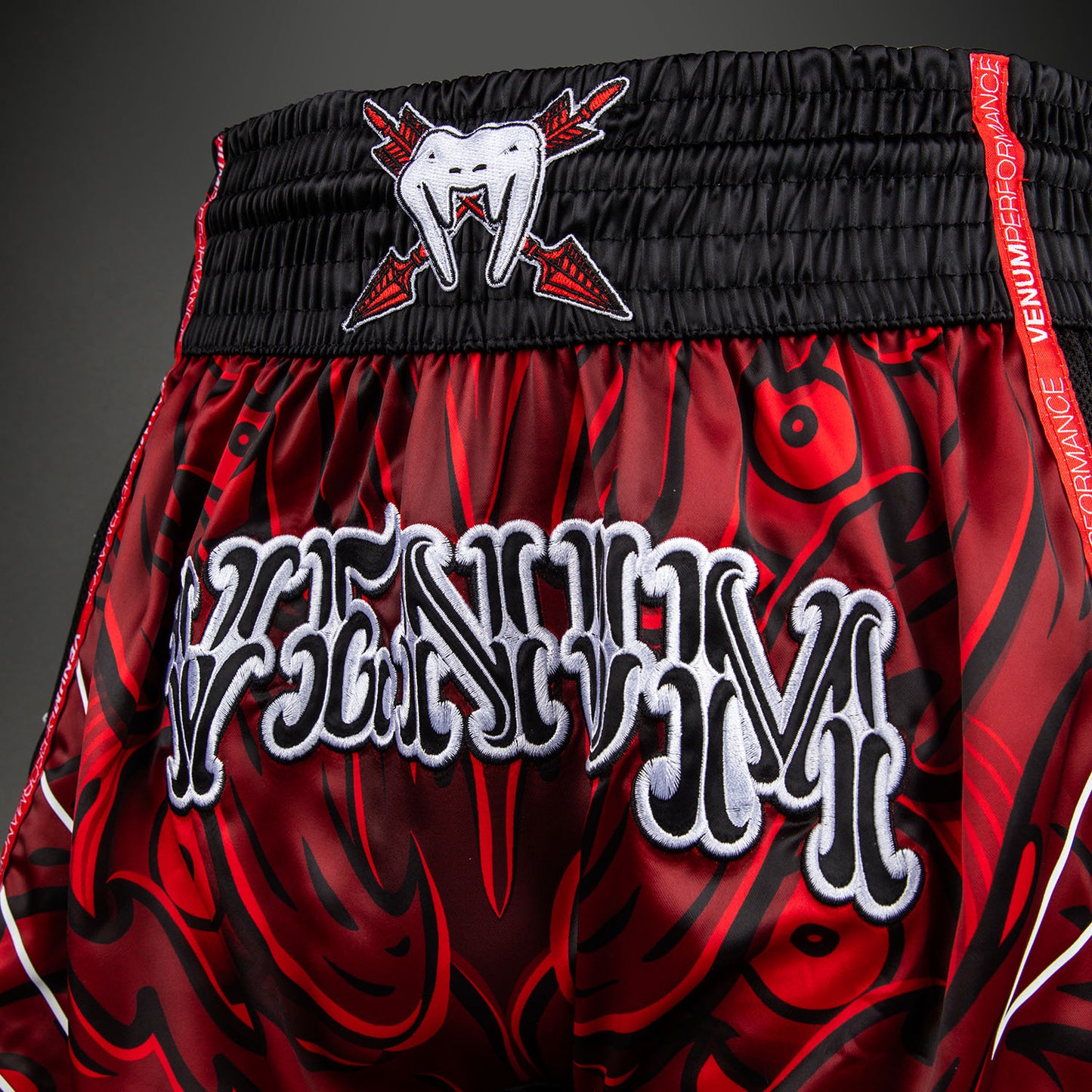 Short de Muay Thaï Venum Wolf Atak – Noir/Rouge - product-type_Shorts de Muay Thai