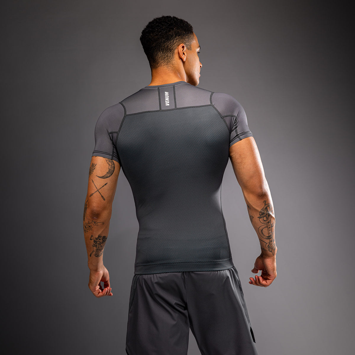 Rashguard manches courtes Venum G-Fit Scale - Gris