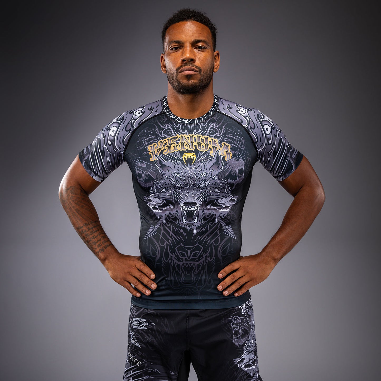 Rashguard à Manches Courtes Venum Wolf Atak – Noir/Gris - product-type_T-Shirts de Compression