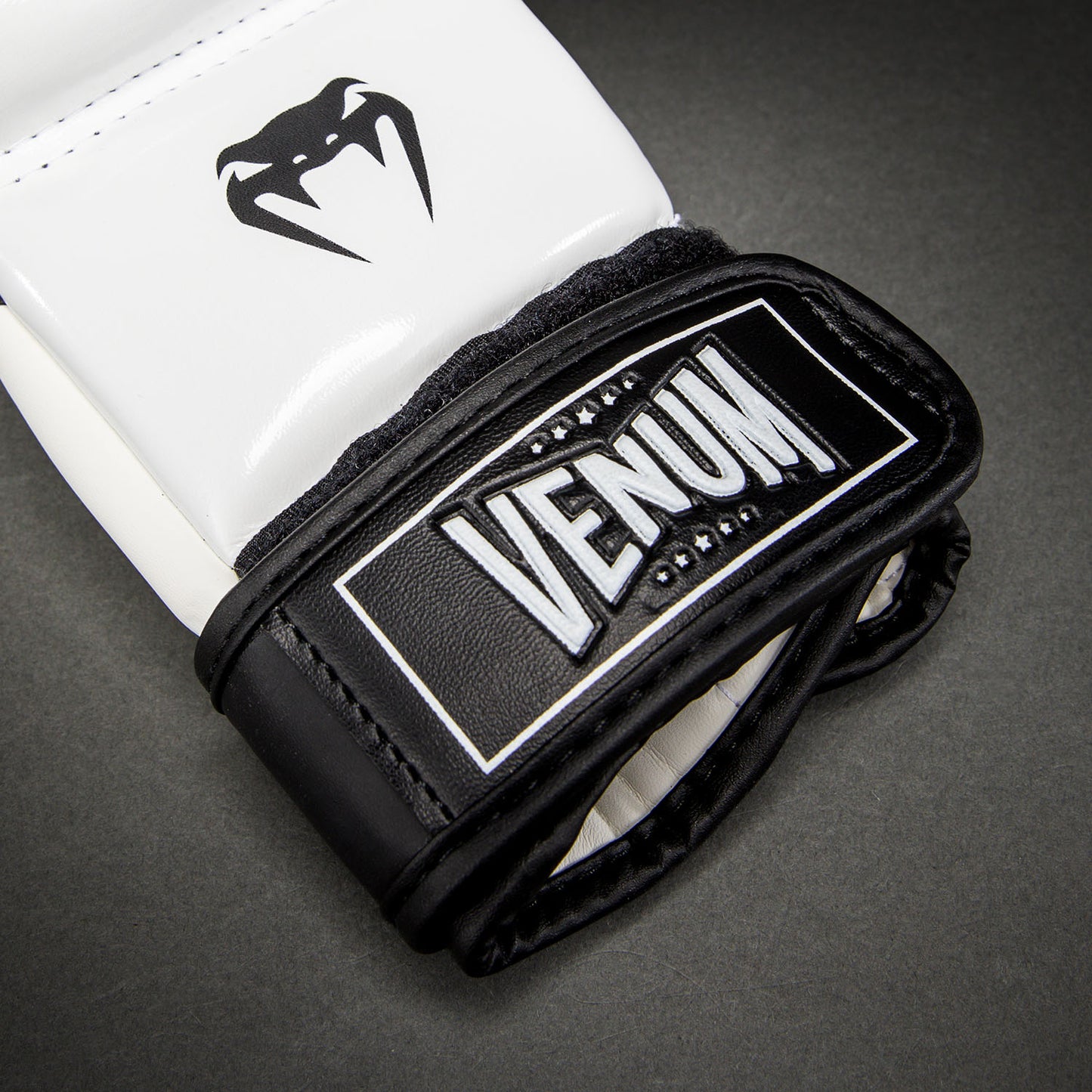 Gants de Sparring Venum Attack 2.0 – Noir/Blanc