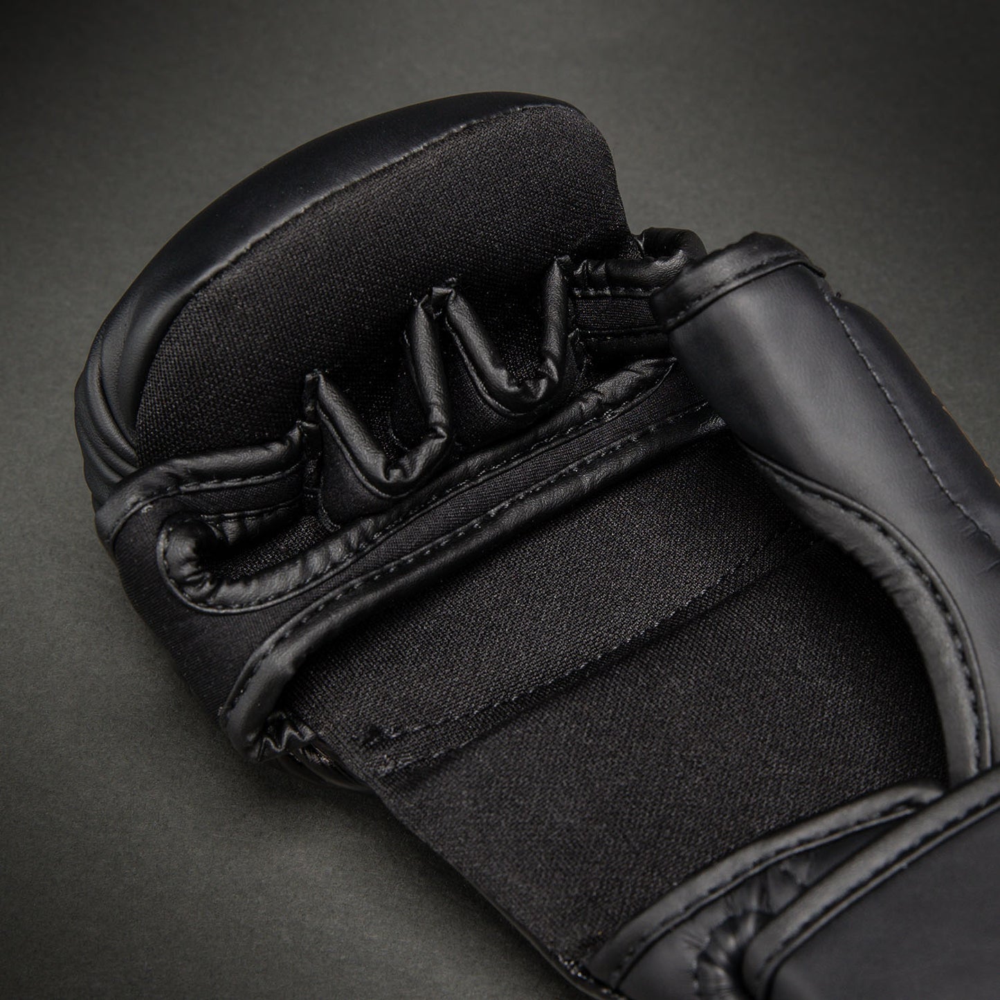 Gants de Sparring Venum Attack 2.0 – Noir/Or