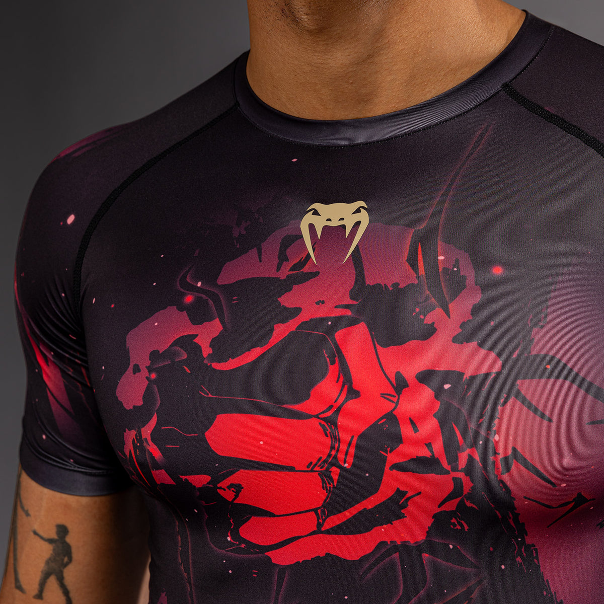 Rashguard à Manches Courtes Itadori Jujutsu Kaisen x Venum – Noir/Rouge