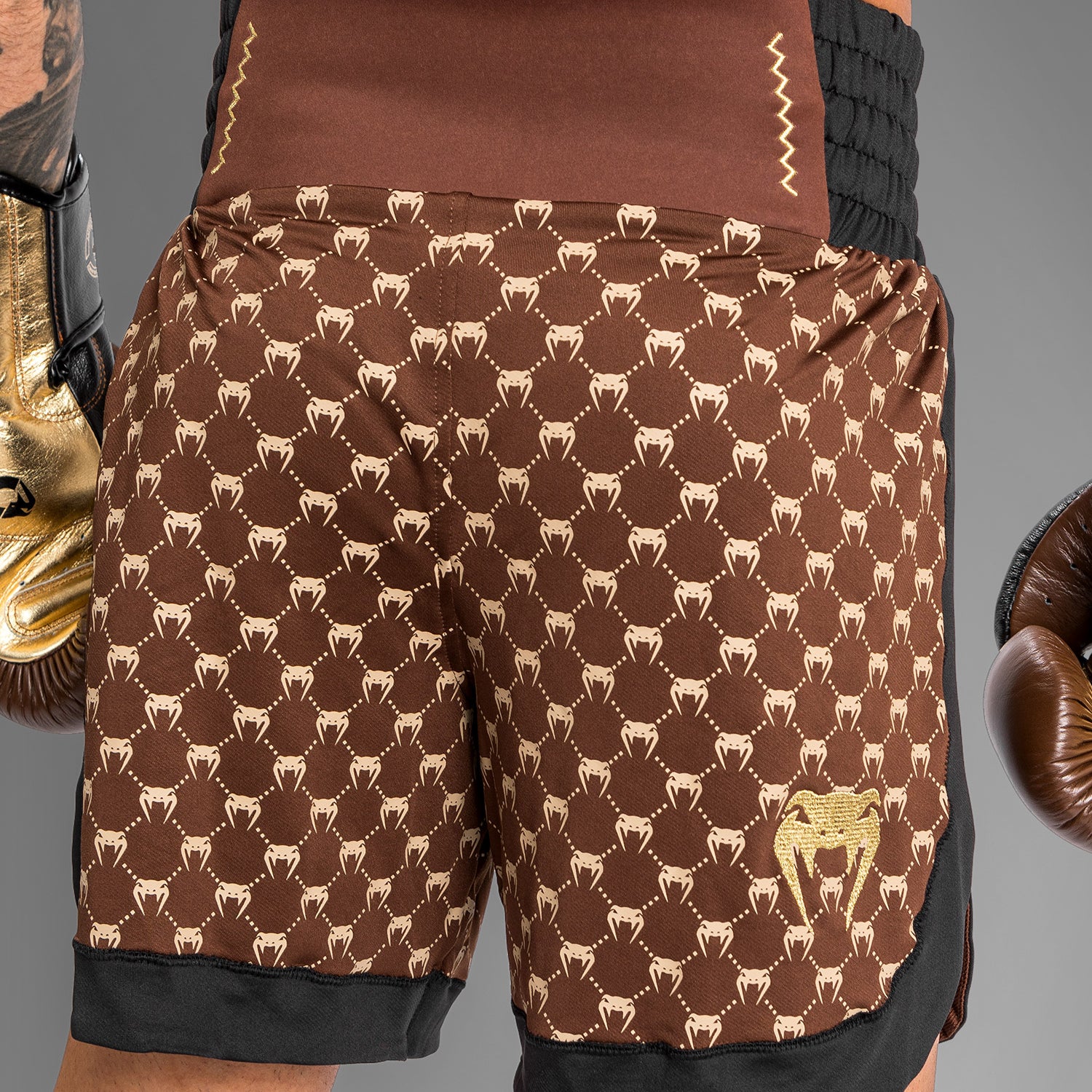 Short de Boxe Venum Monogram - Noir/Marron - product-type_Shorts de boxe