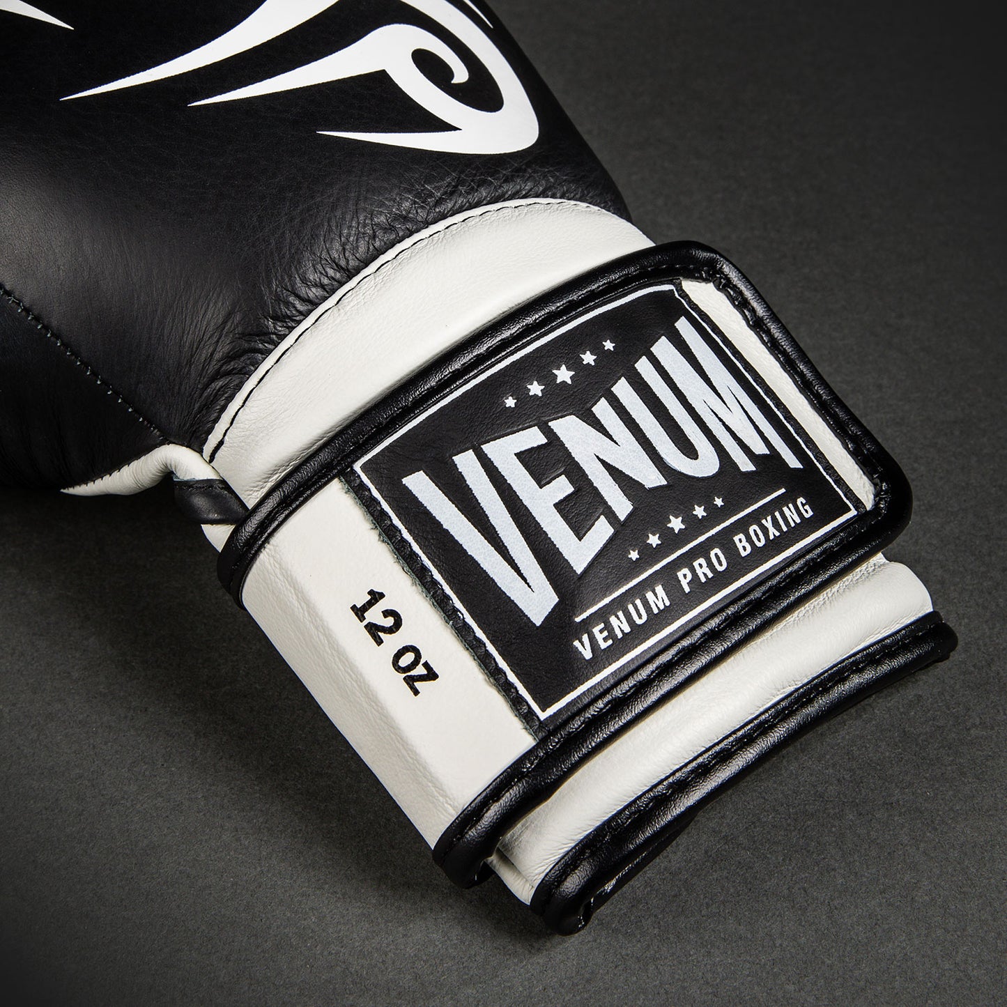 Gants de Boxe Pro Venum Giant 2.0 Mike Tyson - Noir Profond/Blanc Optique