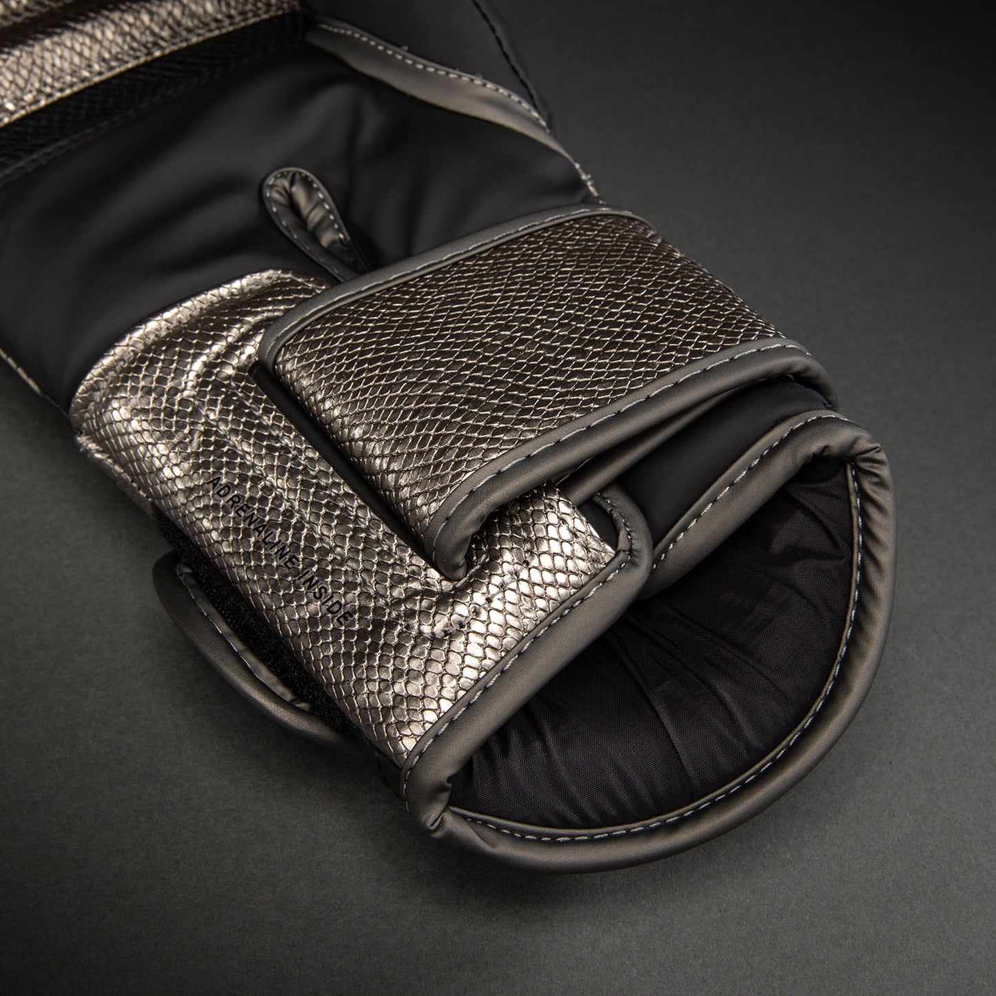Gants de boxe Venum Challenger 4.0 Scales – Argent/Noir - product-type_Gants de boxe