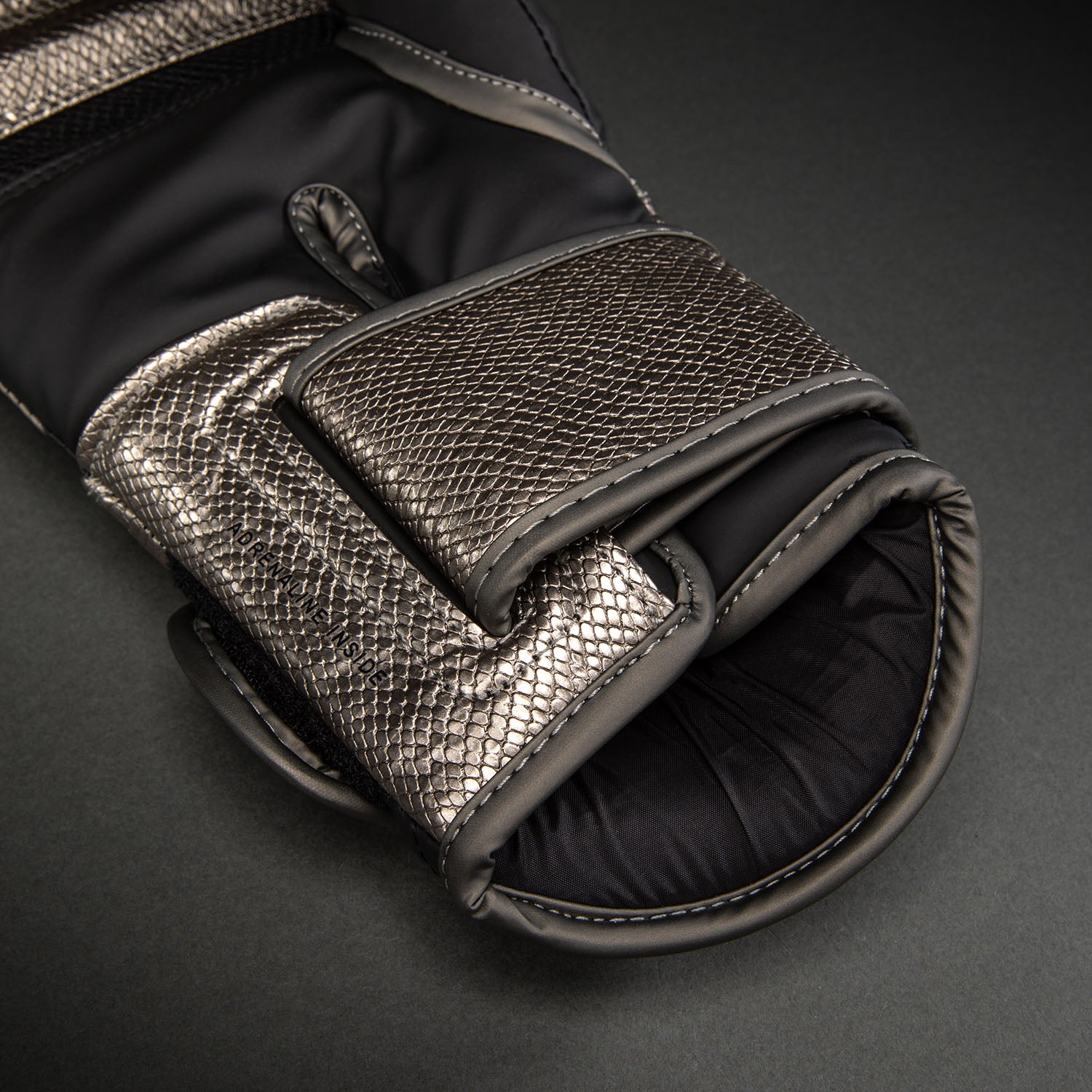 Gants de boxe Venum Challenger 4.0 Scales – Argent/Noir - product-type_Gants de boxe