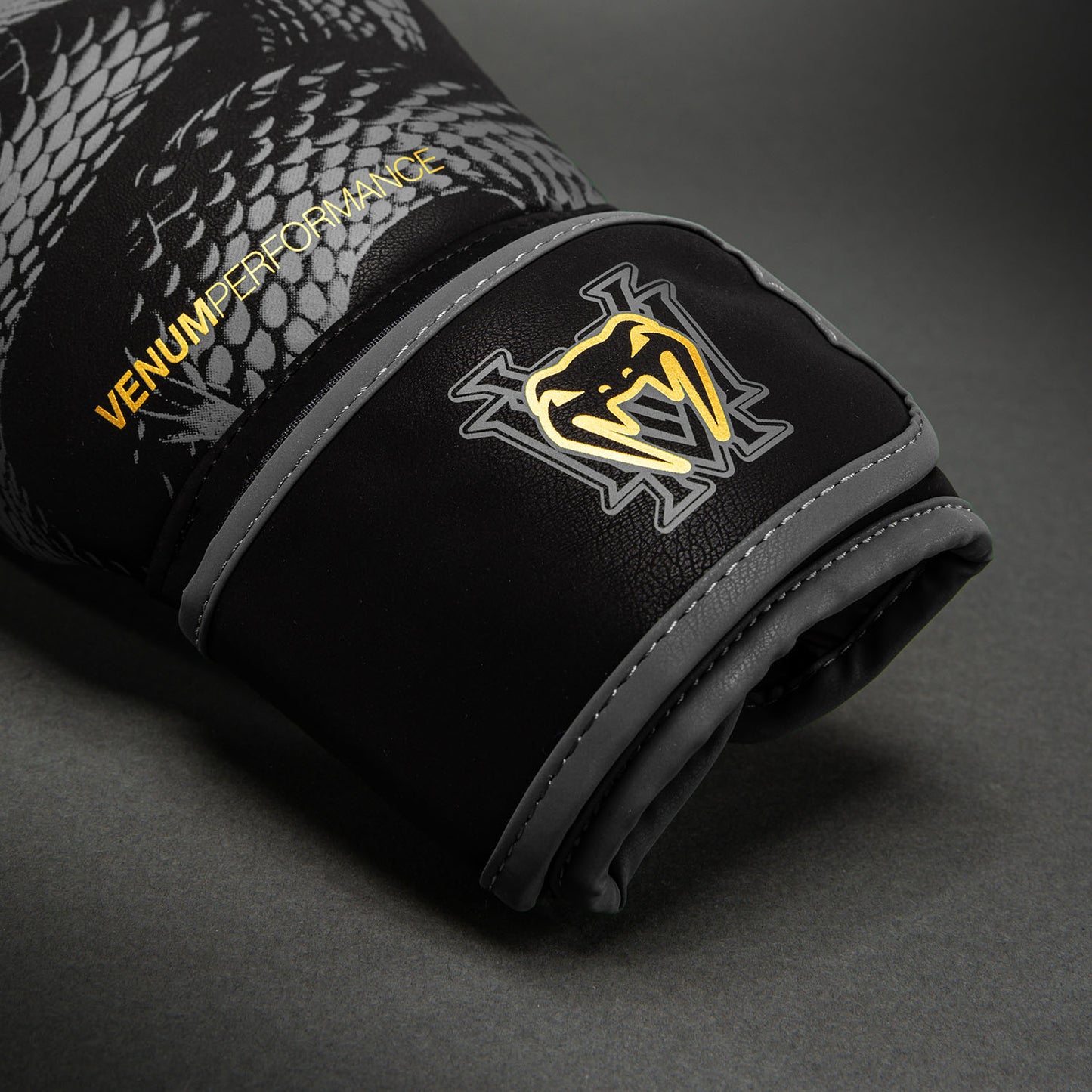 Gants de Boxe Venum Matupa - Noir/Gris/Or - product-type_Gants de boxe
