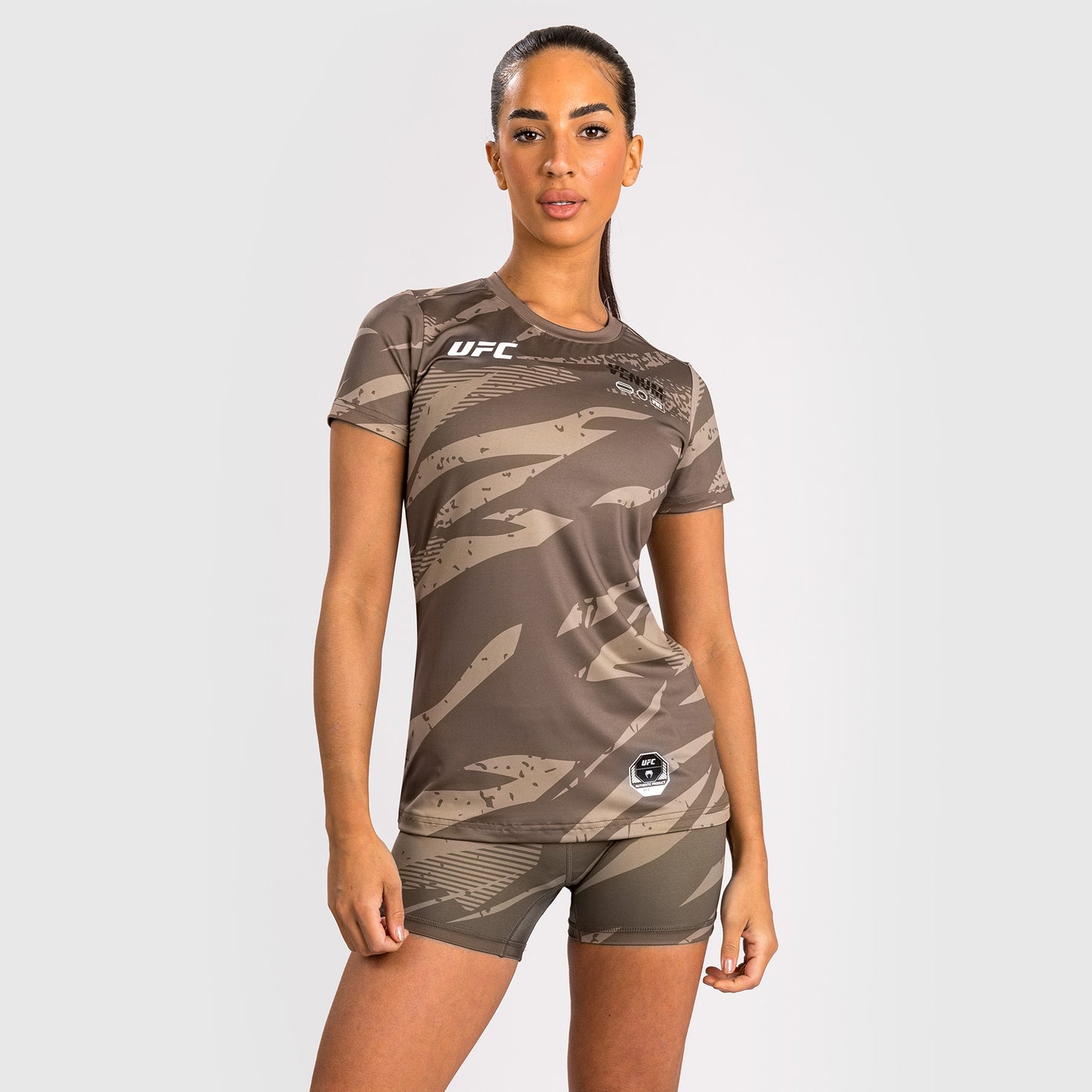 T-Shirt Dry-Tech pour Femmes UFC Adrenaline by Venum Fight Week - Desert Camo - product-type_T-Shirts Dry Tech