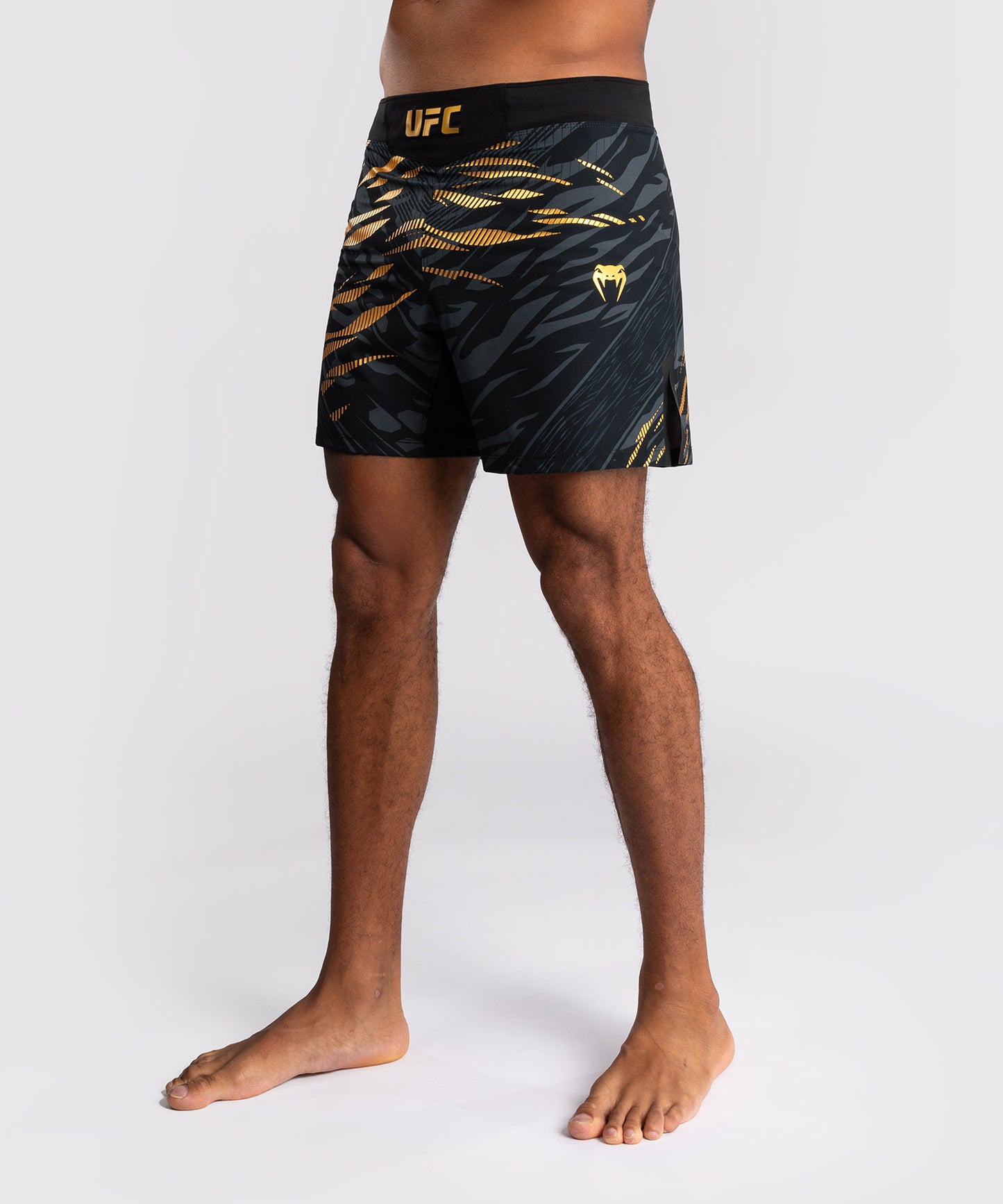 Shorts de Combat pour Hommes UFC Fusion by Venum Authentic Fight Night - Coupe Courte - Champion - product-type_Shorts de MMA