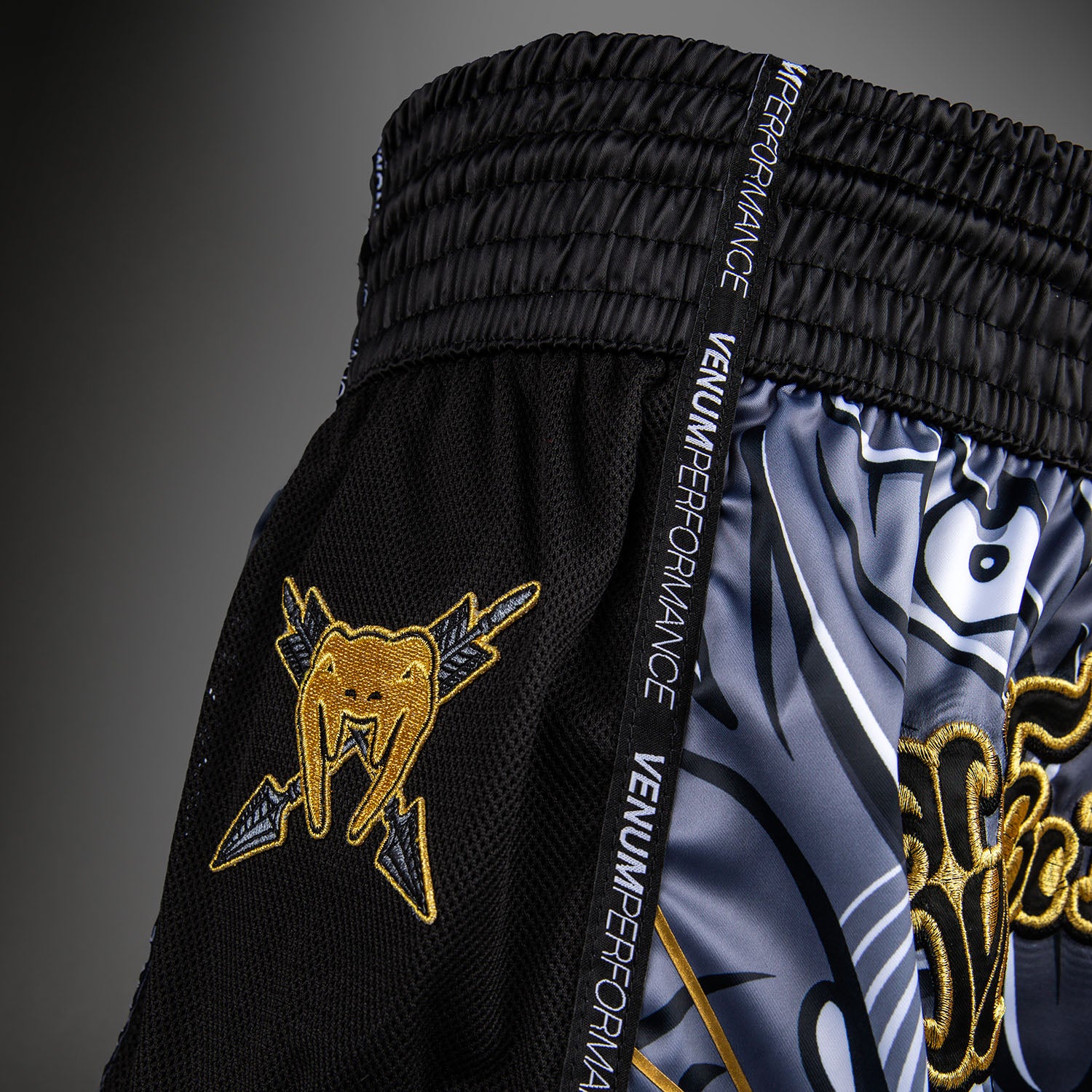 Short de Muay Thaï Venum Wolf Atak – Noir/Gris - product-type_Shorts de Muay Thai
