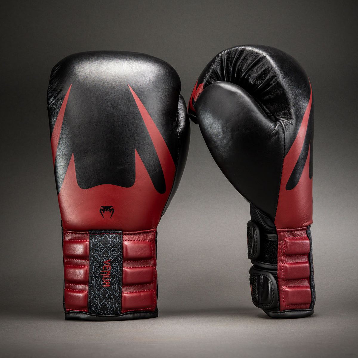 Gants de Boxe Venum Reverso – Noir/Rouge