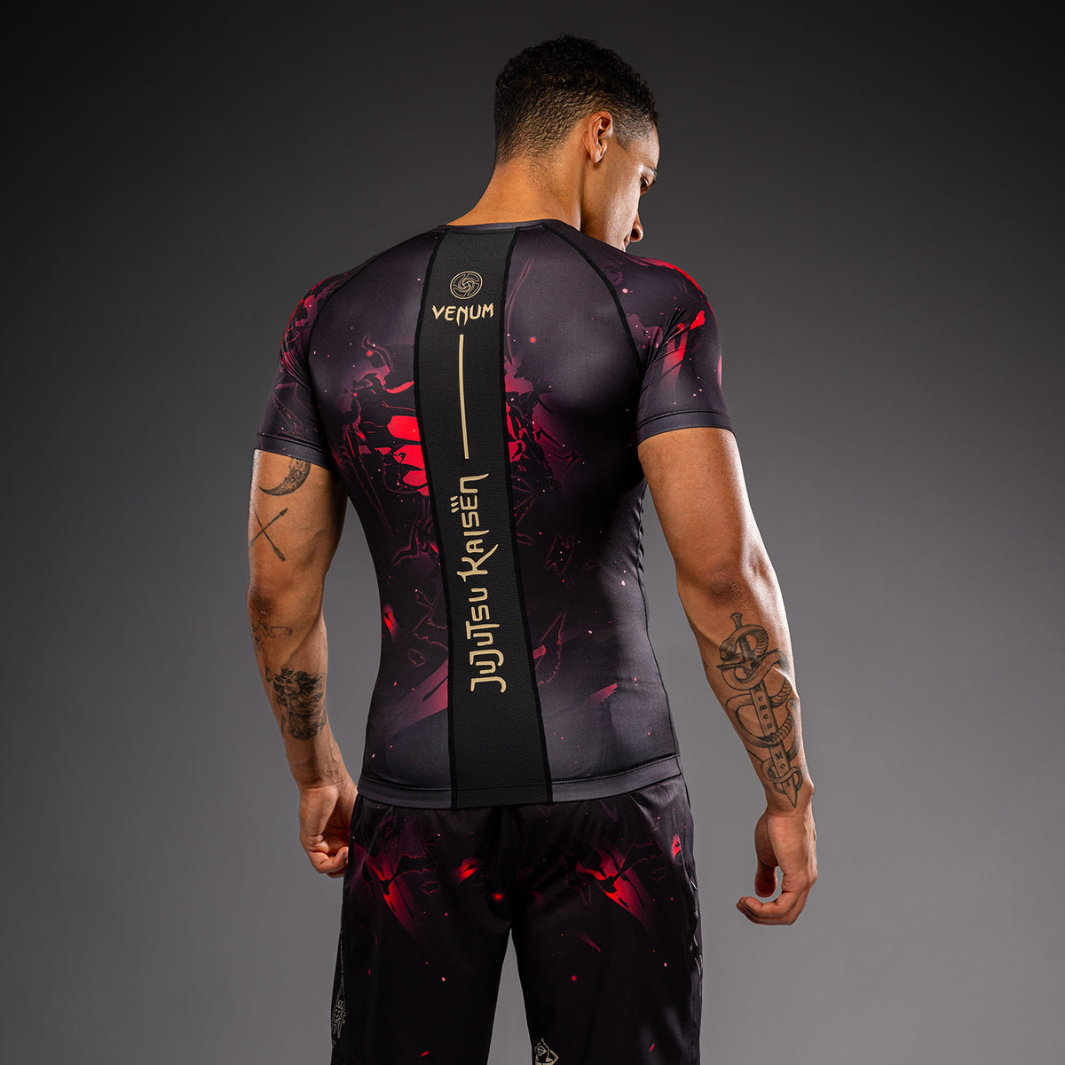Rashguard à Manches Courtes Itadori Jujutsu Kaisen x Venum – Noir/Rouge
