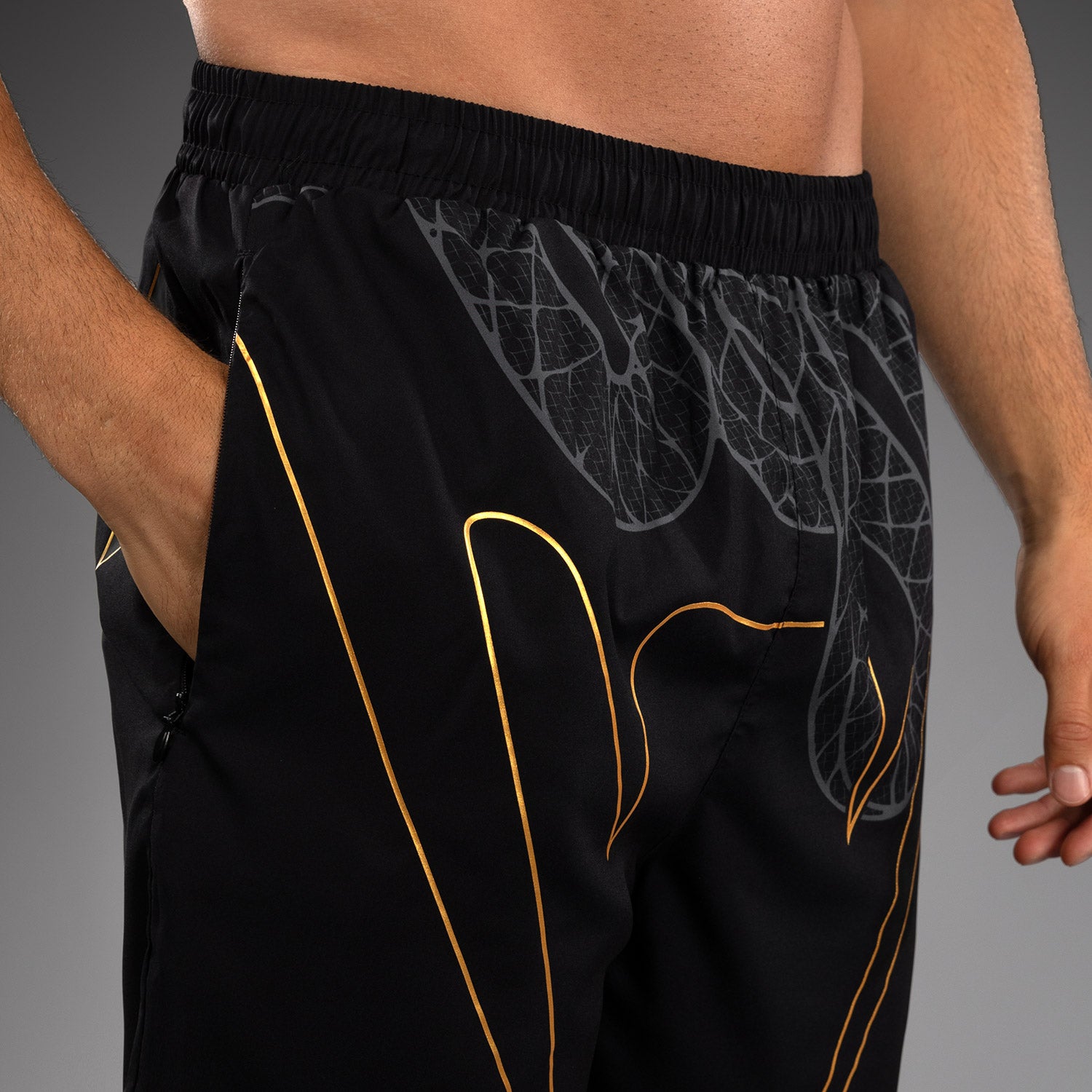 Short de Training Venum Serpenti – Noir/Argent/Or - product-type_Shorts de training