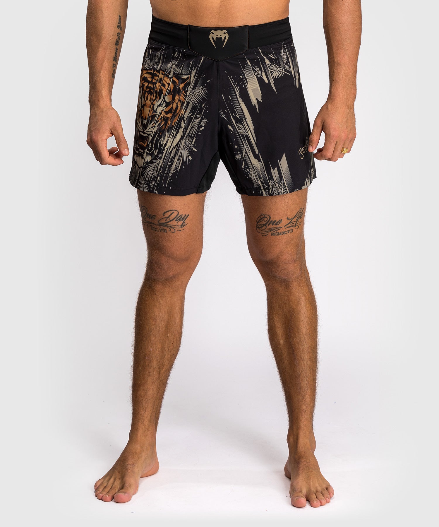 Short de Combat Venum Tiger pour Hommes - Noir/Orange Néon - product-type_Shorts de MMA