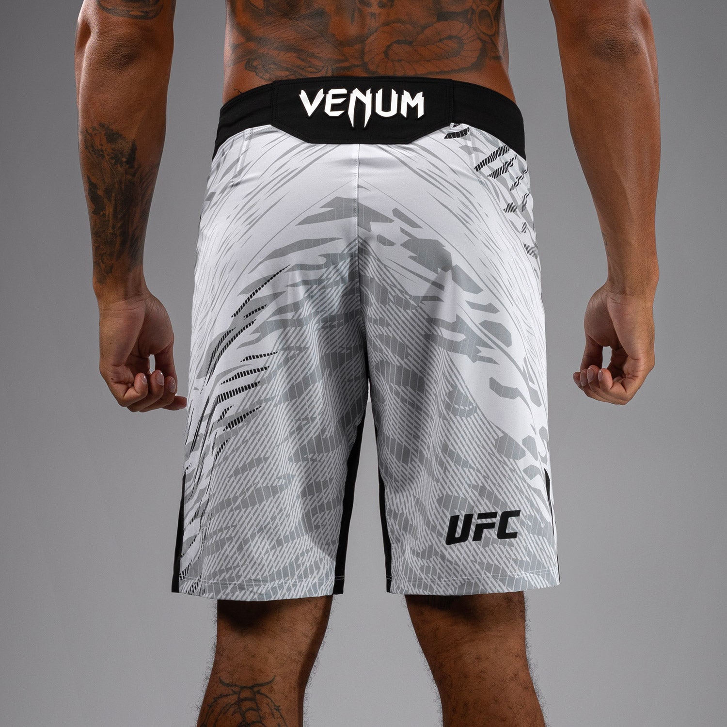 Shorts de Combat pour Hommes UFC Fusion by Venum Authentic Fight Night - Coupe Longue - Blanc - product-type_Shorts de MMA