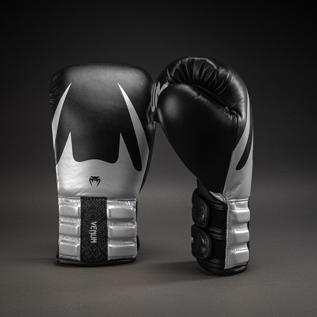 Gants de Boxe Venum Reverso – Noir/Argent