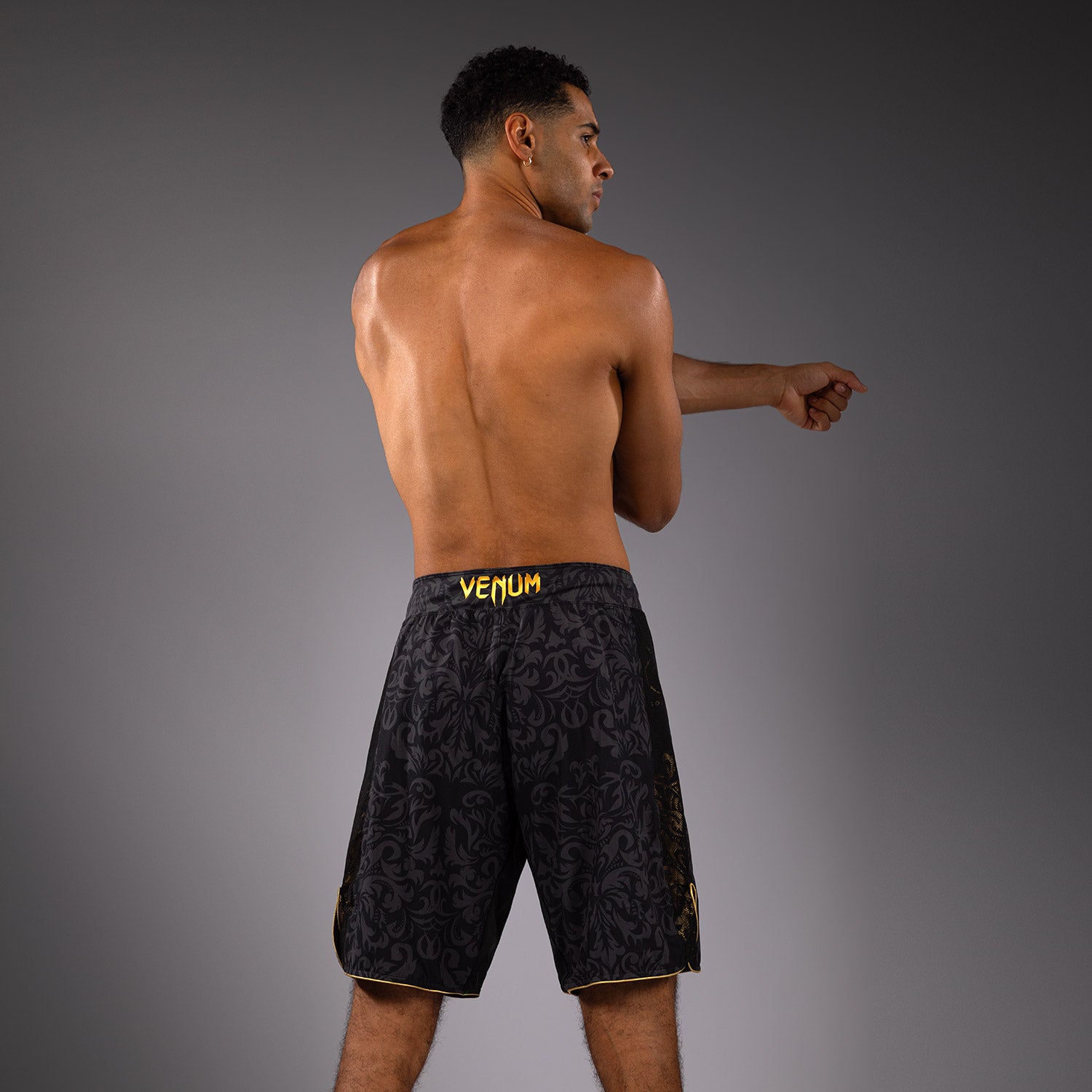 Short De Combat Venum X Topuria Unmatched Edition Noir Dor Venum short-de-combat-venum-x-topuria-unmatched-edition-noir-dor-venum