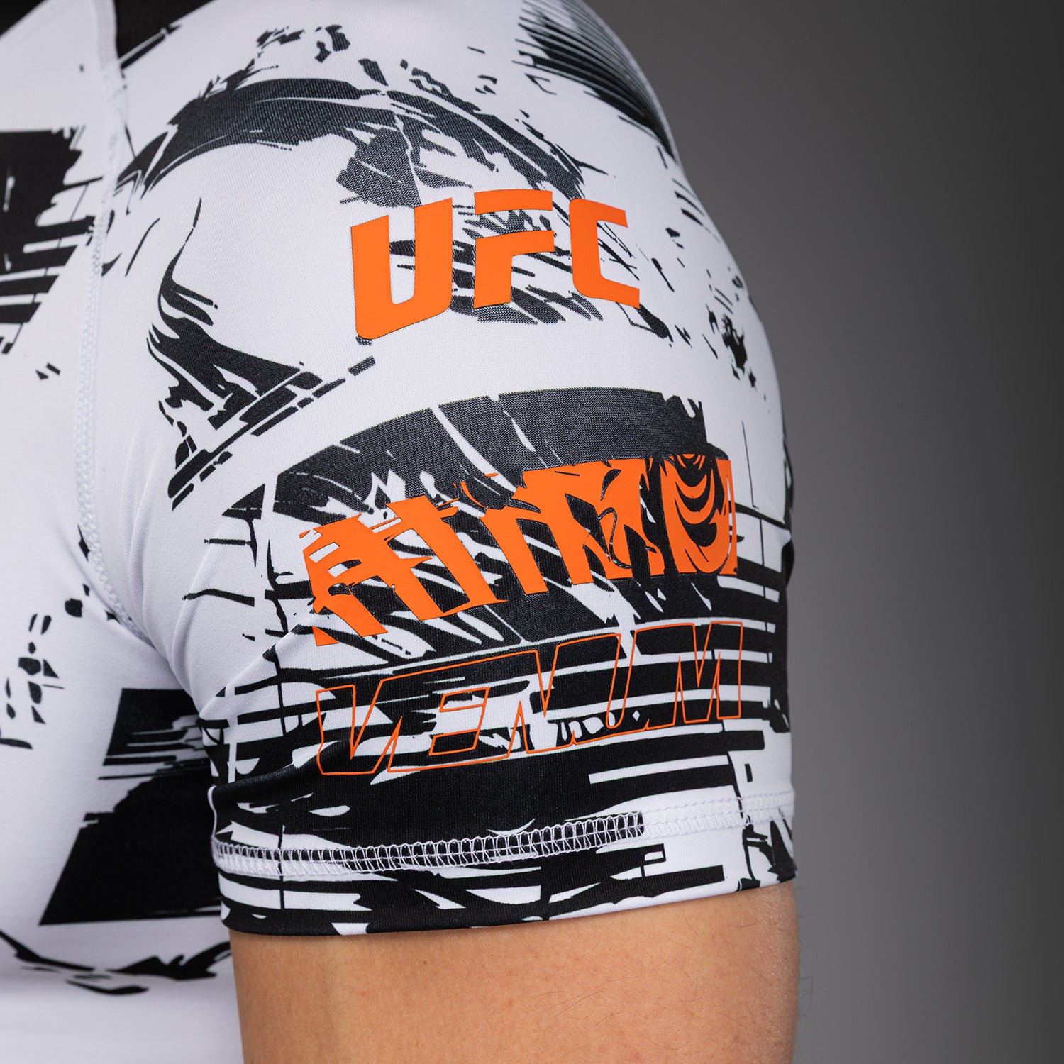 Rashguard manches courtes Performance Homme UFC Zenith by Venum Authentic Fight Week - Blanc - product-type_T-Shirts de Compression