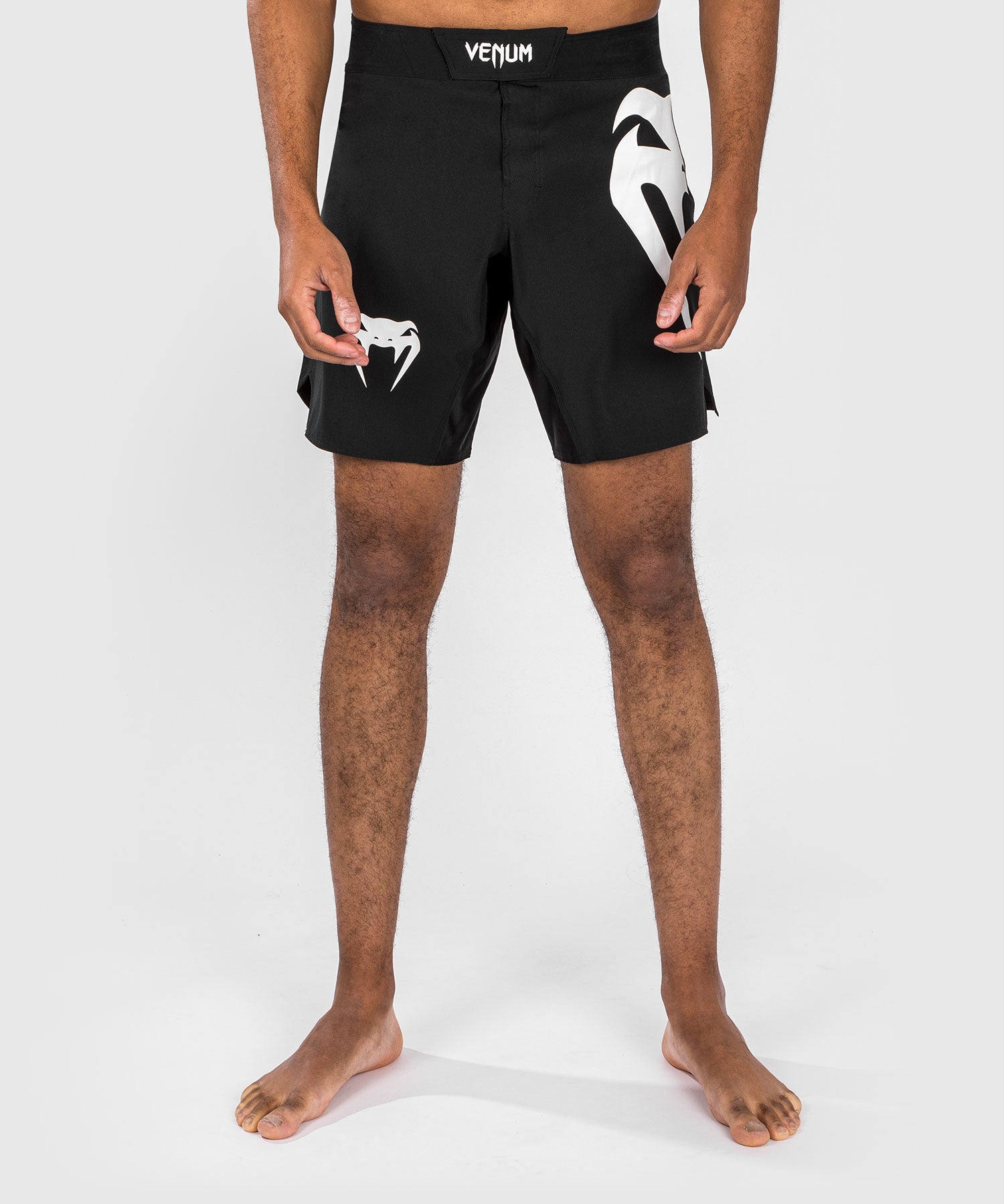 Venum Light 5.0 Short de combat - Noir/Blanc - product-type_Shorts de MMA