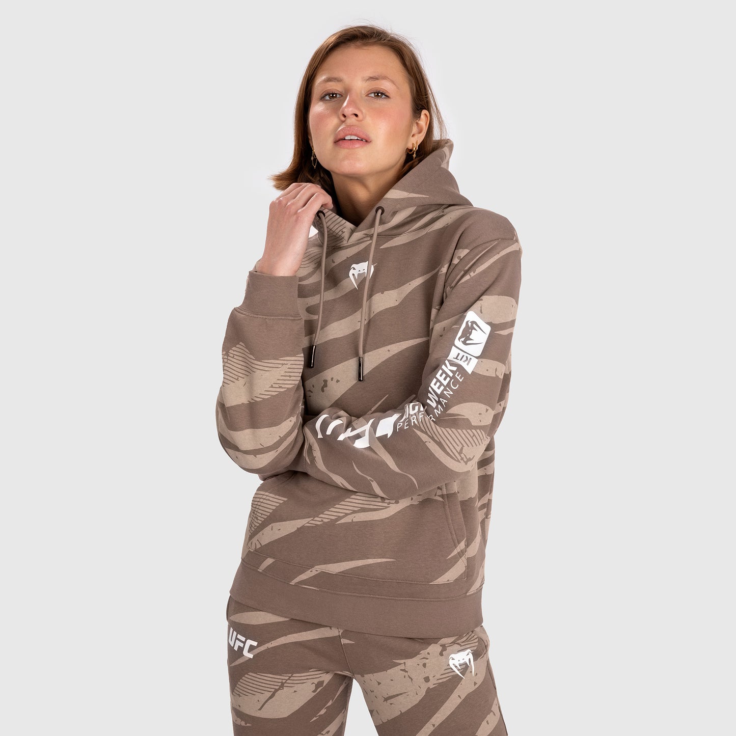 Sweatshirt À Capuche pour Femmes UFC Adrenaline by Venum Fight Week - Desert Camo - product-type_Sweatshirts