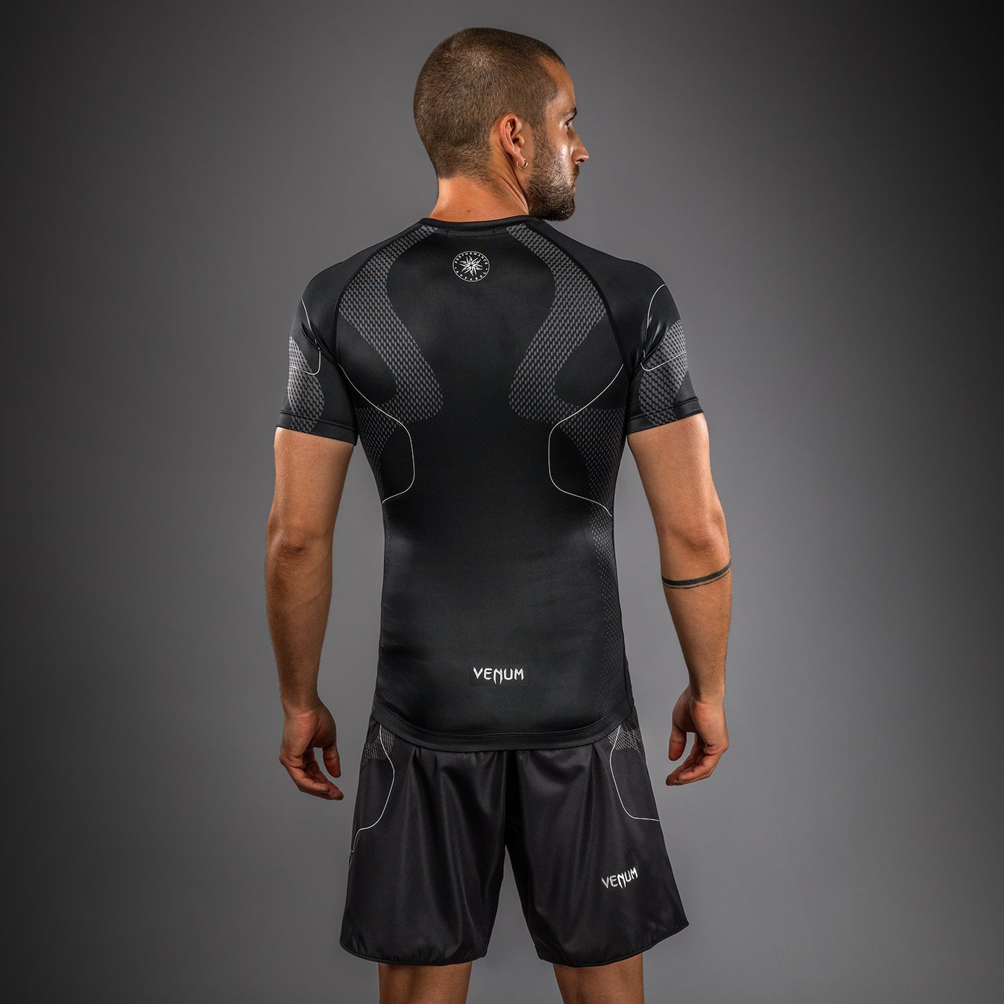 Rashguard Manches Courtes Venum Nexus – Noir/Argent