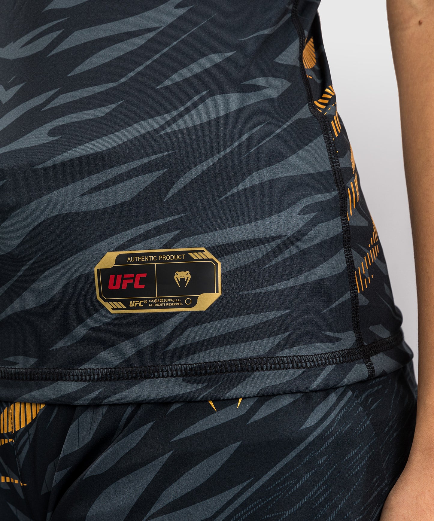 Haut ajusté avec Brassière Intégré pour Femmes UFC Fusion by Venum Authentic Fight Night - Champion - product-type_Brassières de sport