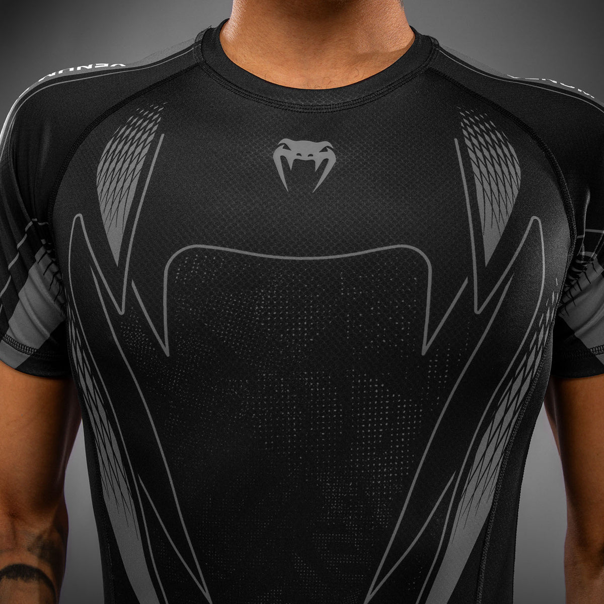 Rashguard à manches courtes Venum Amazonia Reborn - Noir/Gris