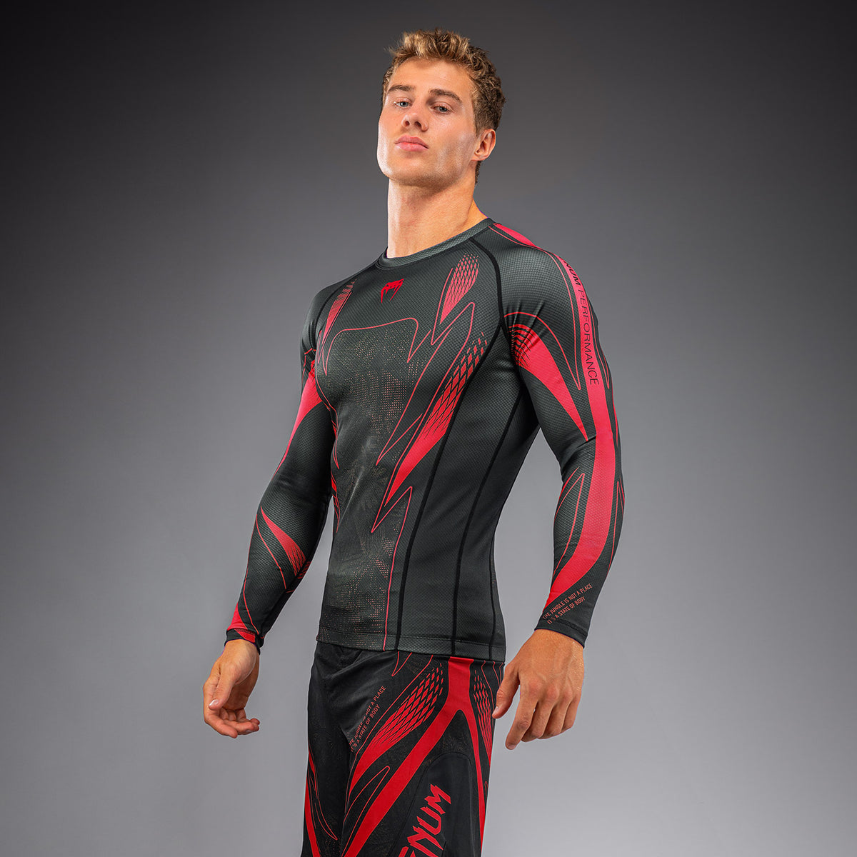 Rashguard à manches longues Venum Amazonia Reborn - Noir/Rouge