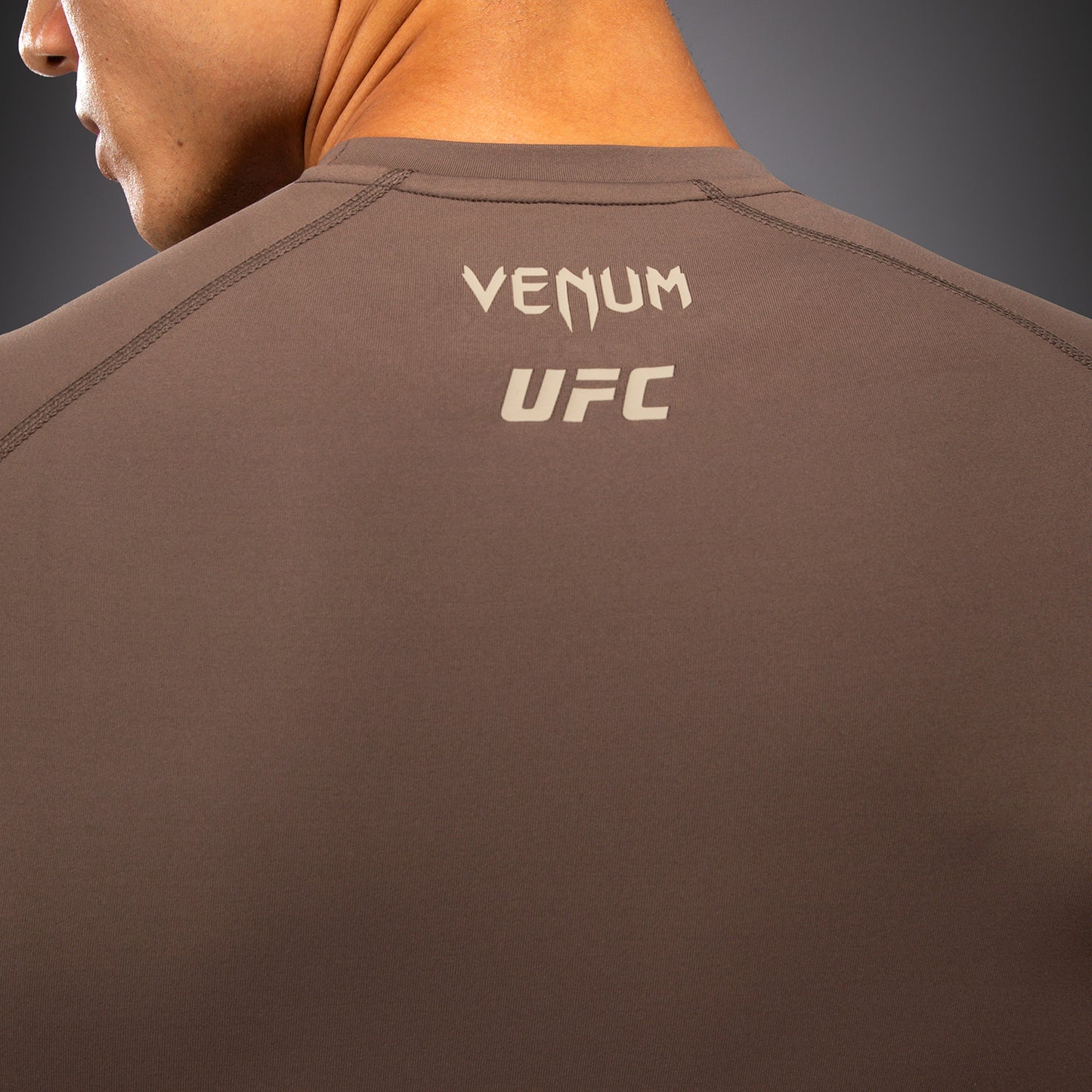 Rashguard à Manches Longues Technique pour Homme Venum UFC Unity by Venum Authentic Fight Week - Marron