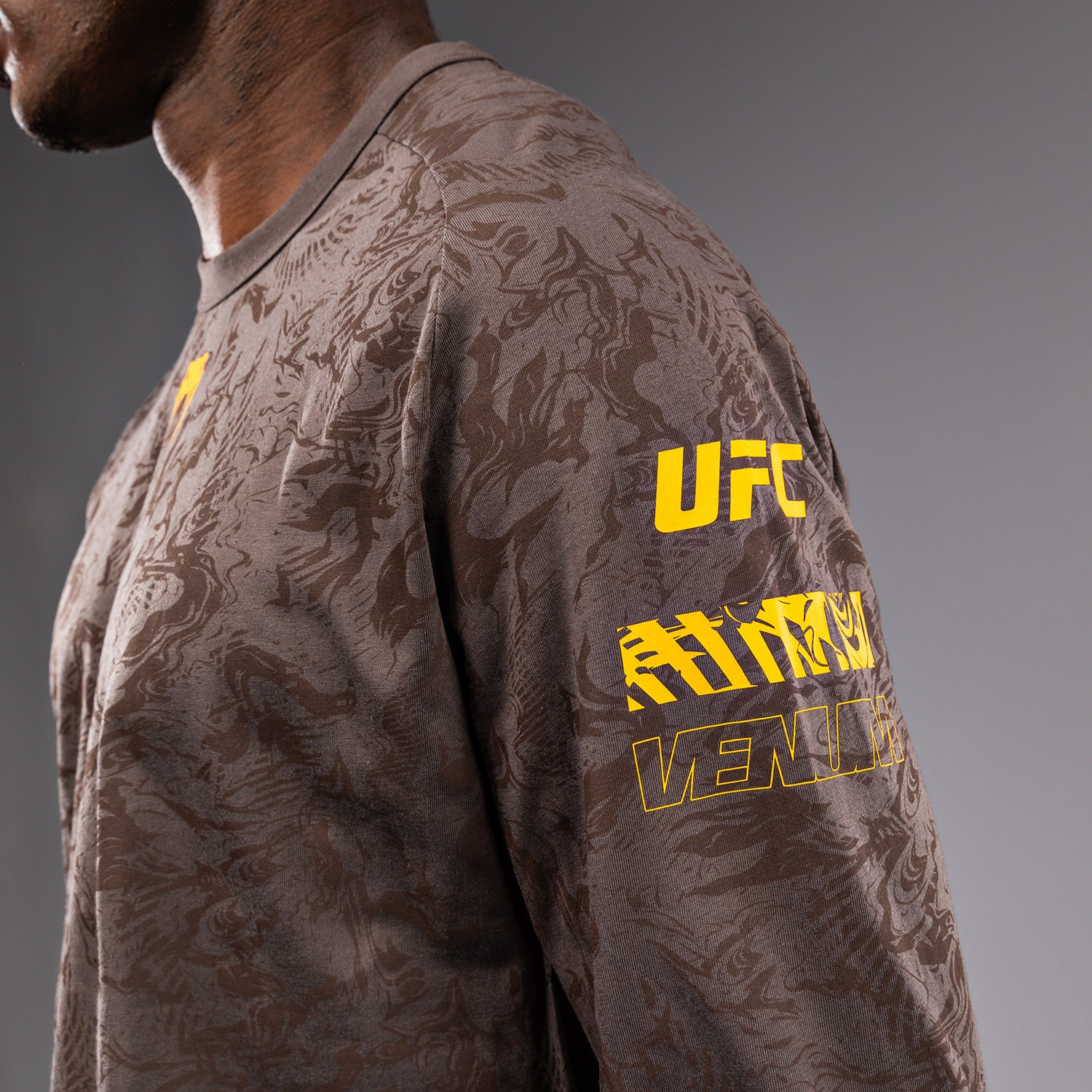 T-shirt à Manches Longues pour Hommes UFC Fusion by Venum Fight Week - Marron Terrestre - product-type_T-Shirts
