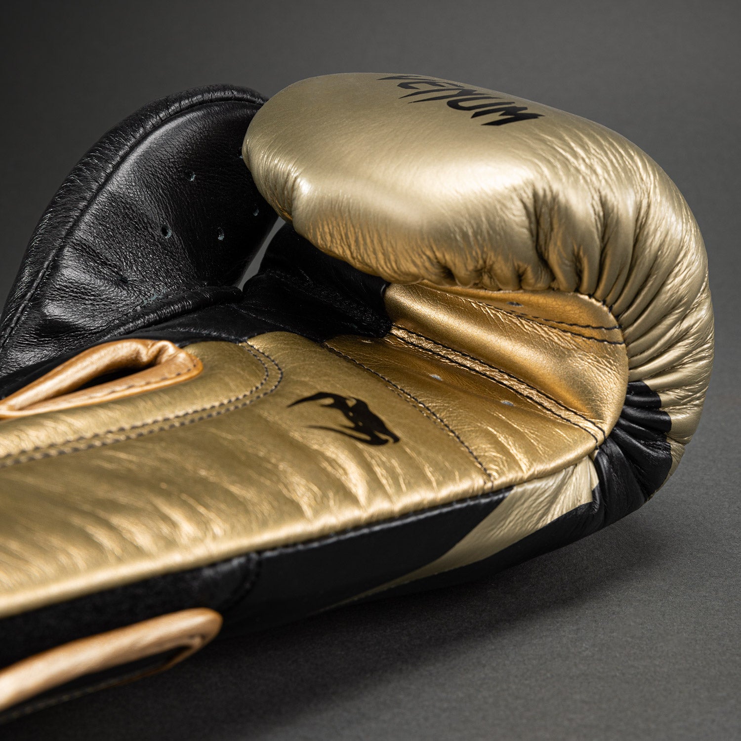 Gants de boxe Venum Hammer Pro avec velcro - Noir/Or - product-type_Gants de boxe