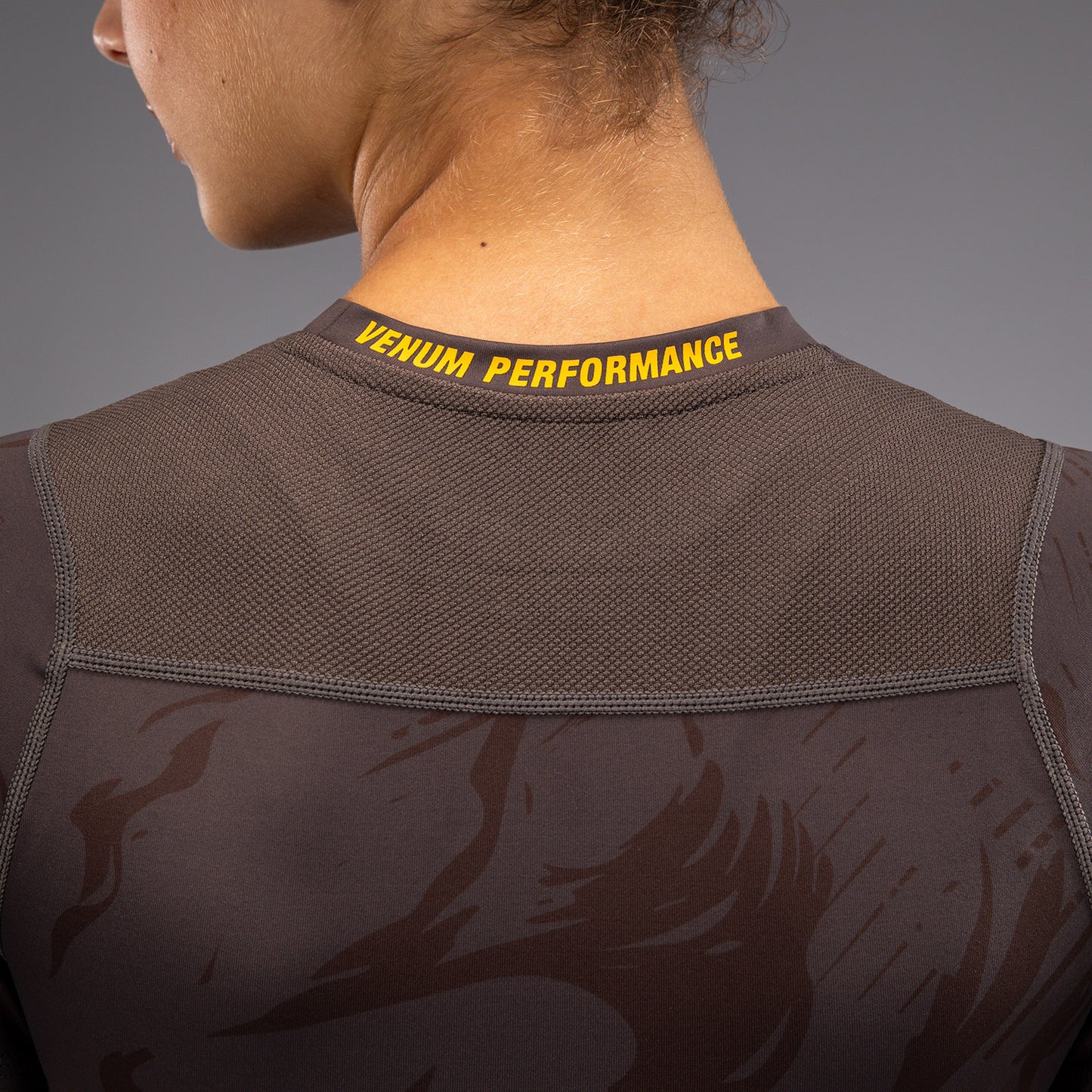 Rashguard Performance à Manches Courtes pour Femmes UFC Fusion by Venum Fight Week - Marron Terrestre - product-type_T-Shirts de Compression