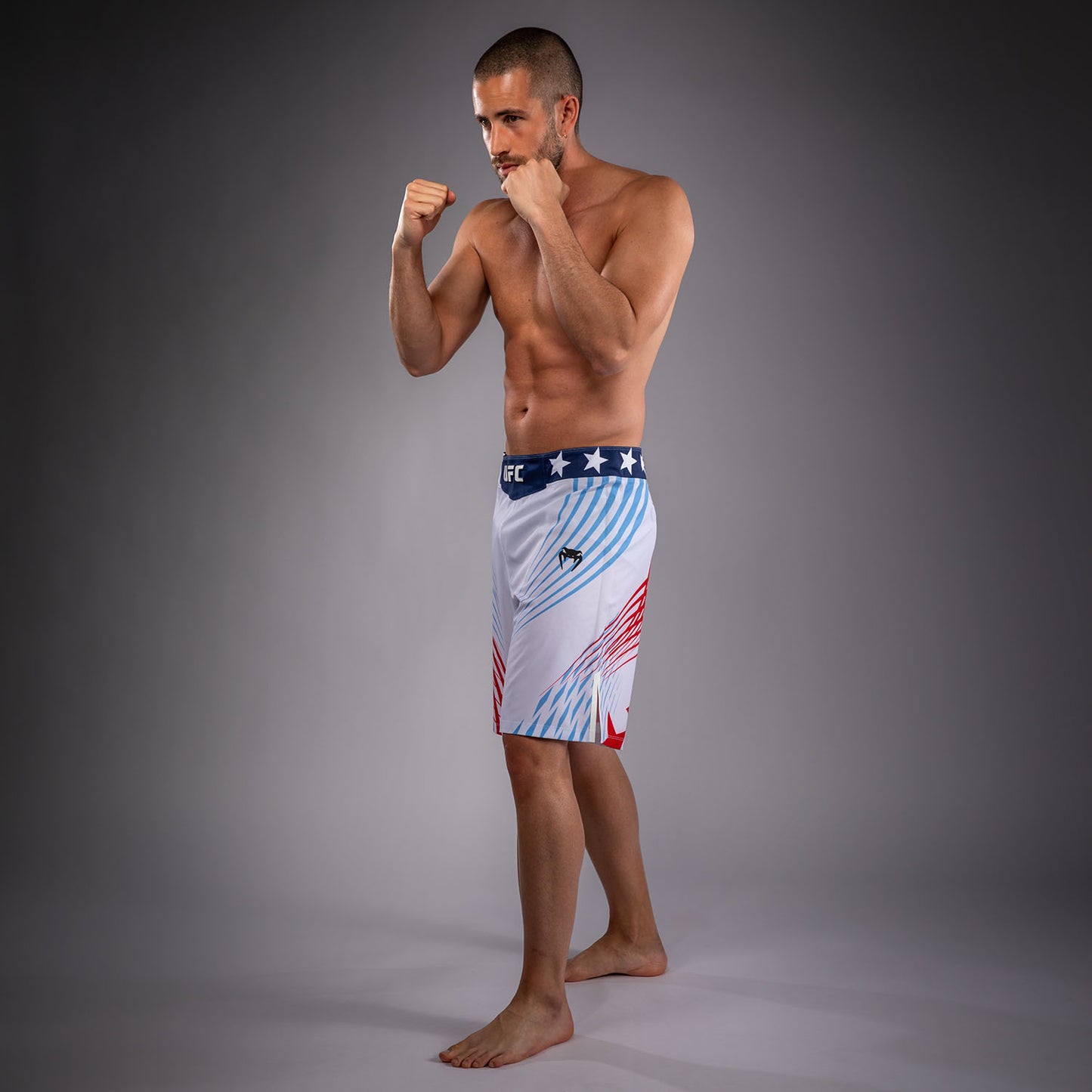 UFC Freedom 250 by Venum Authentic Fight Night Short de combat Personnalisé coupe longue pour homme - Blanc - product-type_Shorts de MMA