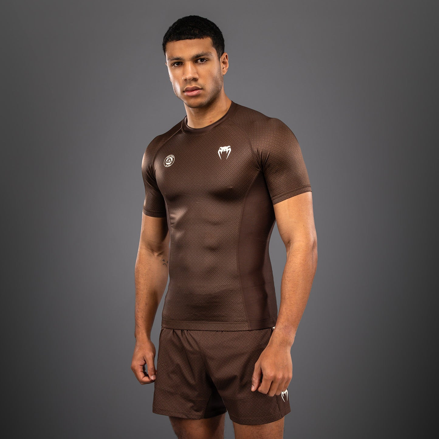 Rashguard à Manches Courtes Venum x Roger Gracie Academy - Marron Foncé - product-type_T-Shirts de Compression