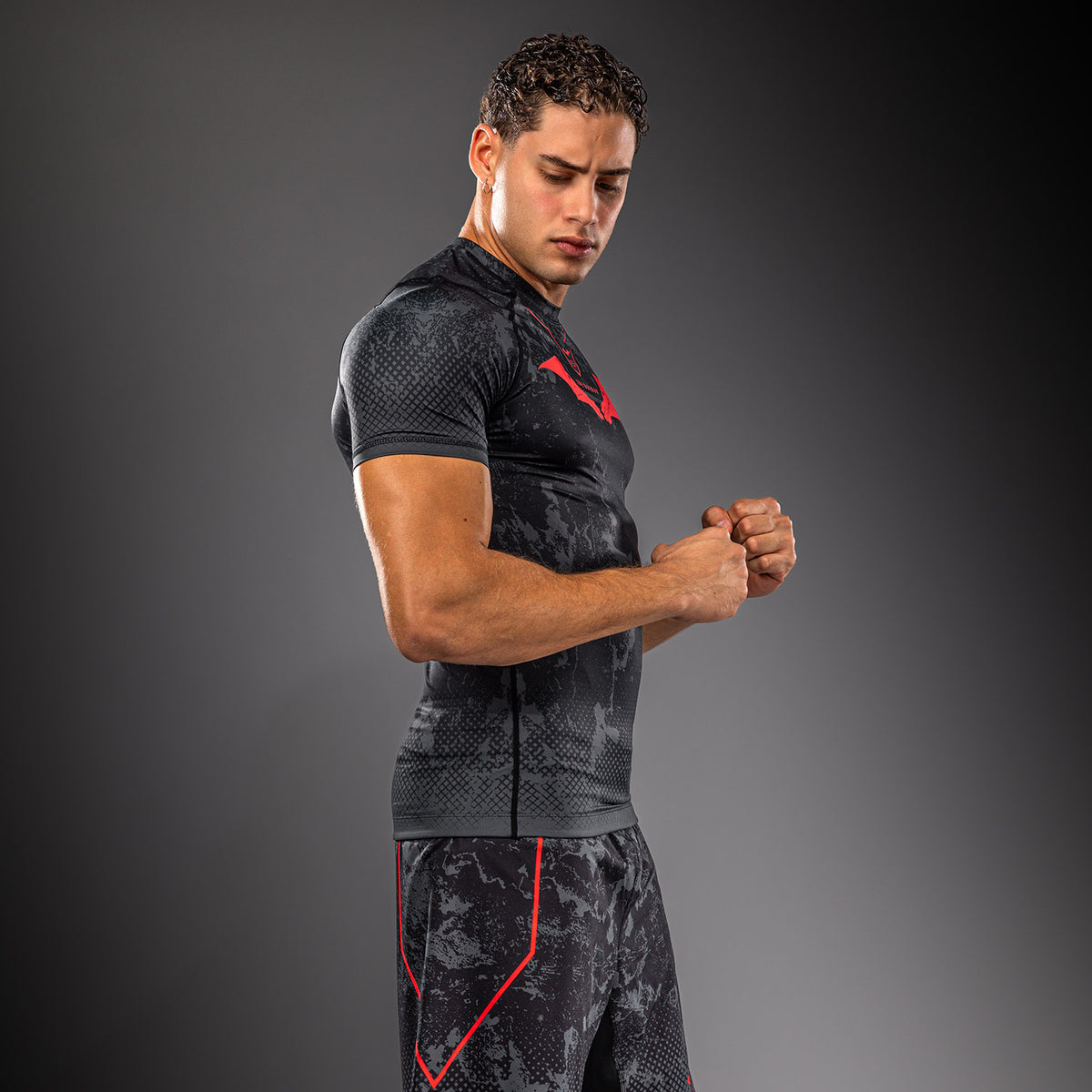 Rashguard à manches courtes Venum x Batman - Noir/Gris/Rouge