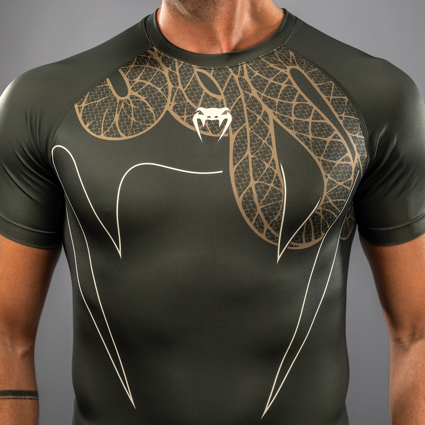 Rashguard Manches Courtes Venum Serpenti – Kaki/Bronze/Ivoire - product-type_T-Shirts de Compression
